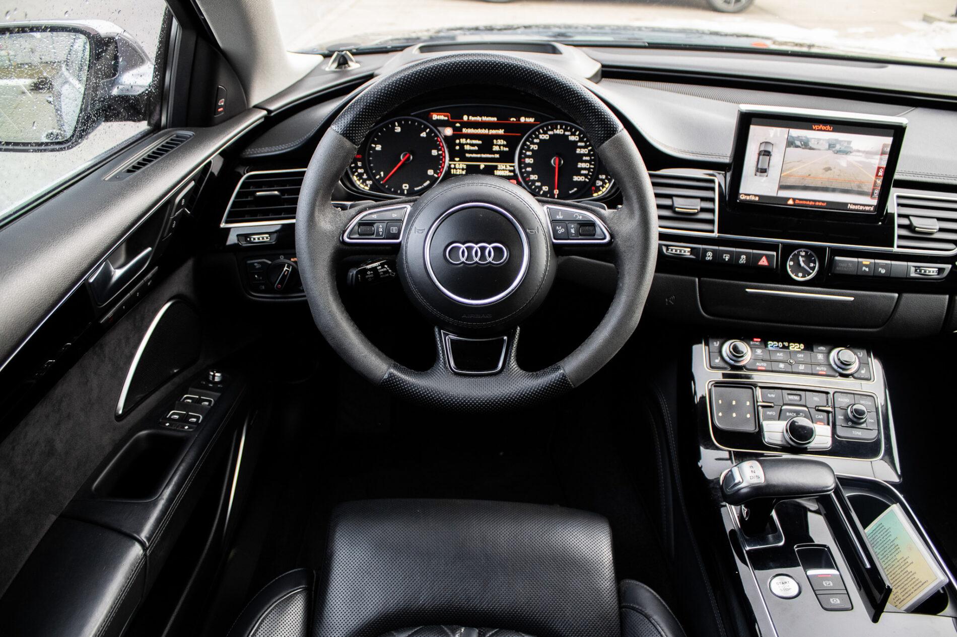 2016 AUDI A8, černá sedan, 186 825 km
