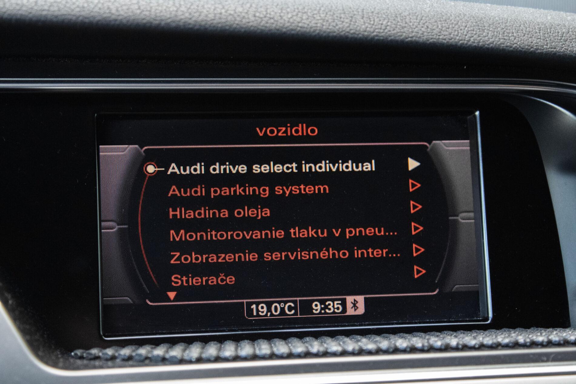 2012 AUDI A4, stříbrná kombi, 191 100 km