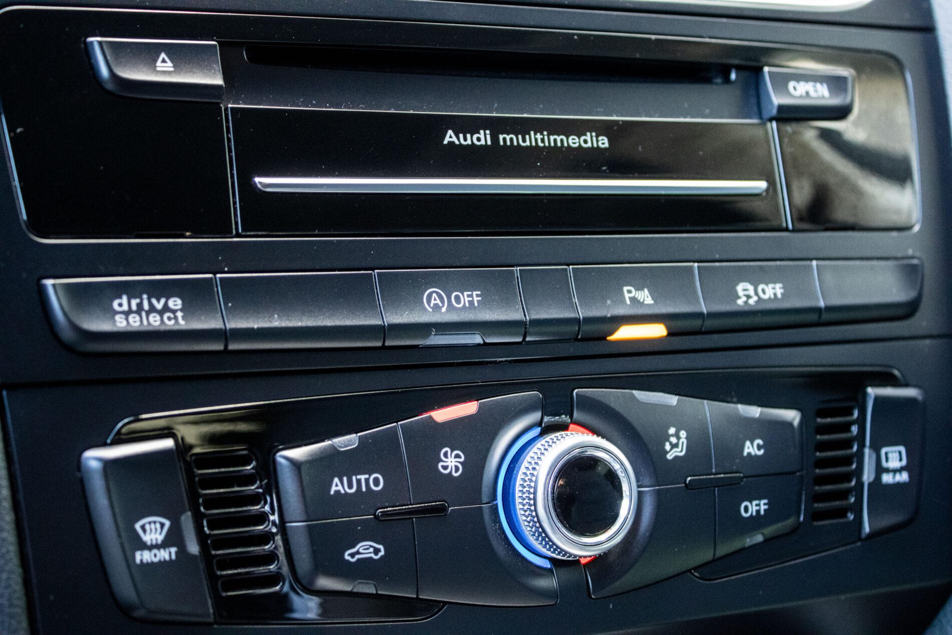 2012 AUDI A4, stříbrná kombi, 191 100 km