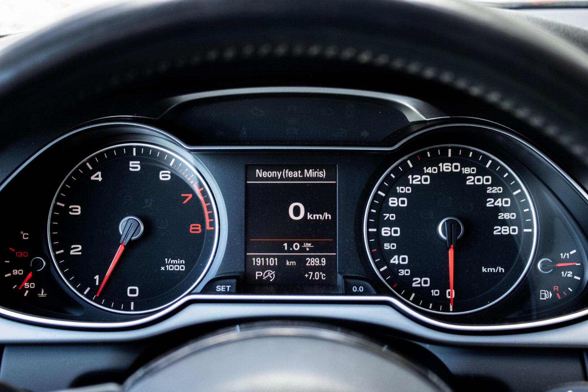 2012 AUDI A4, stříbrná kombi, 191 100 km