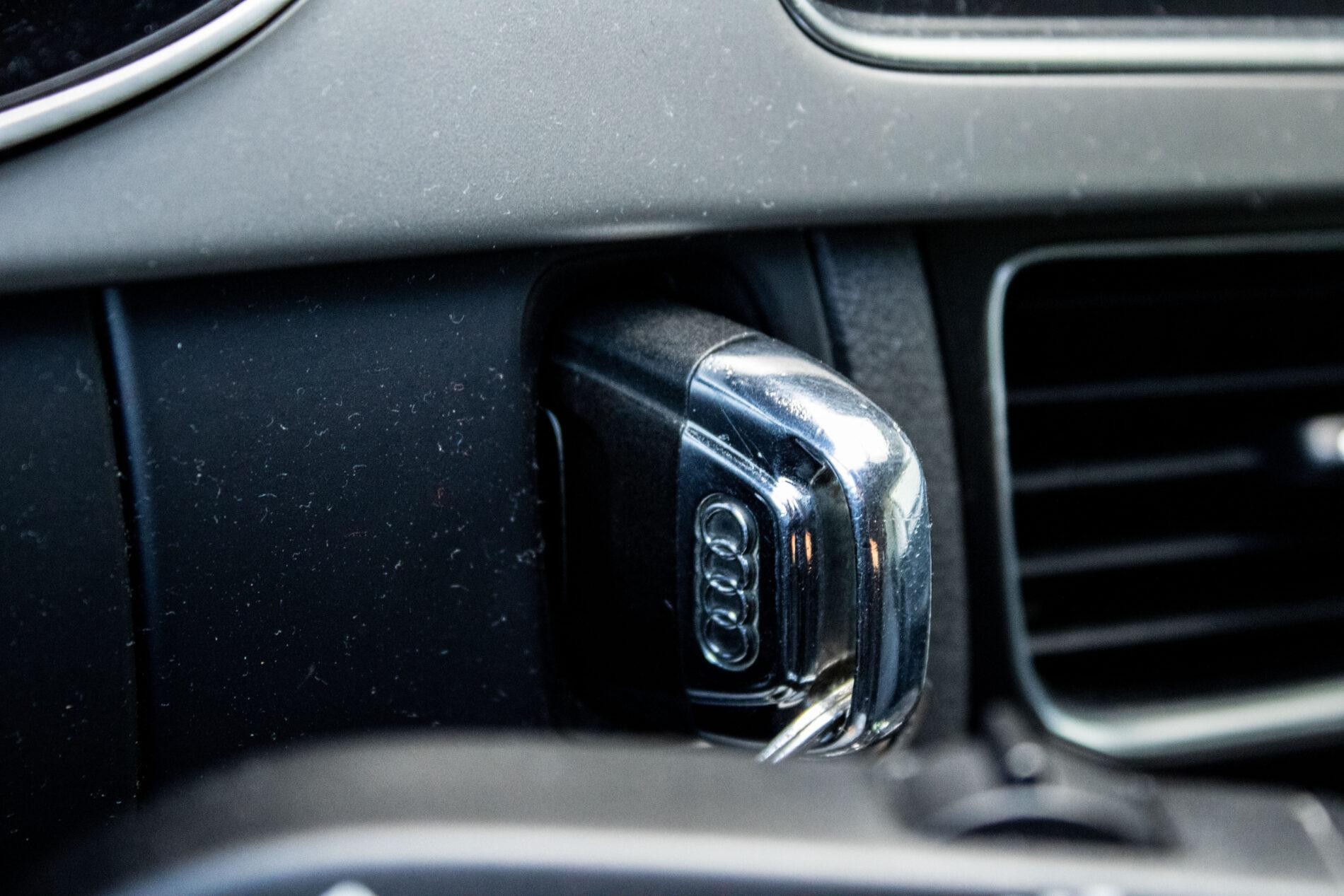 2012 AUDI A4, stříbrná kombi, 191 100 km