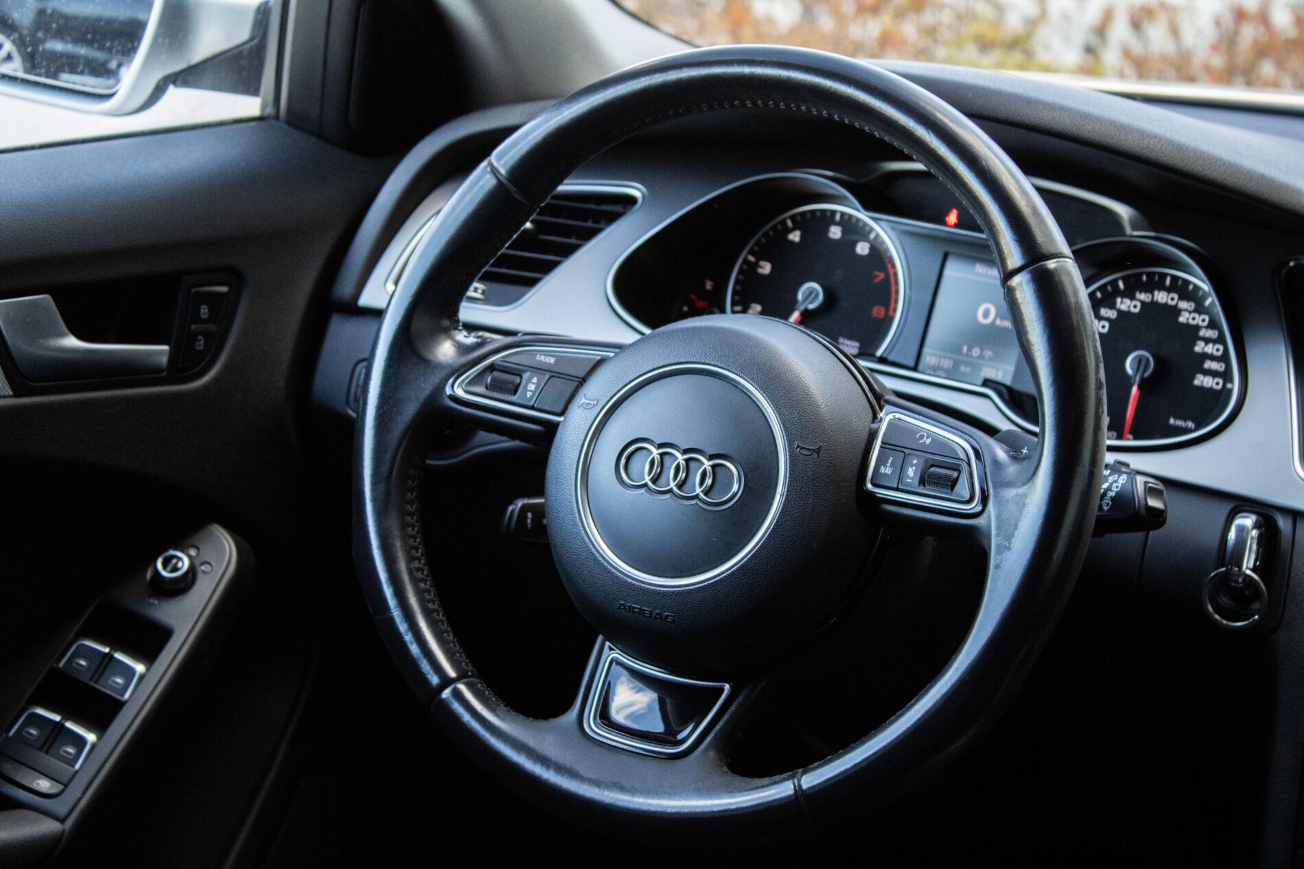2012 AUDI A4, stříbrná kombi, 191 100 km