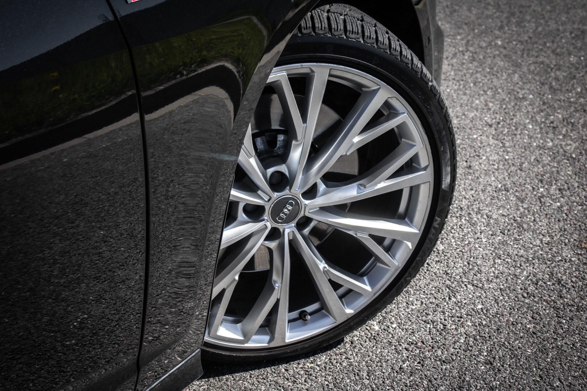 2018 AUDI A6, černá sedan, 239 850 km