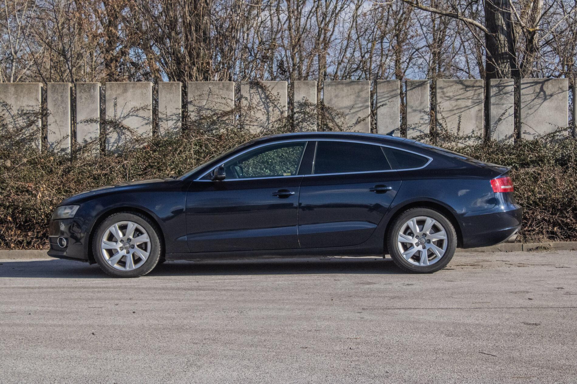 2012 AUDI A5, modrá sedan, 285 521 km