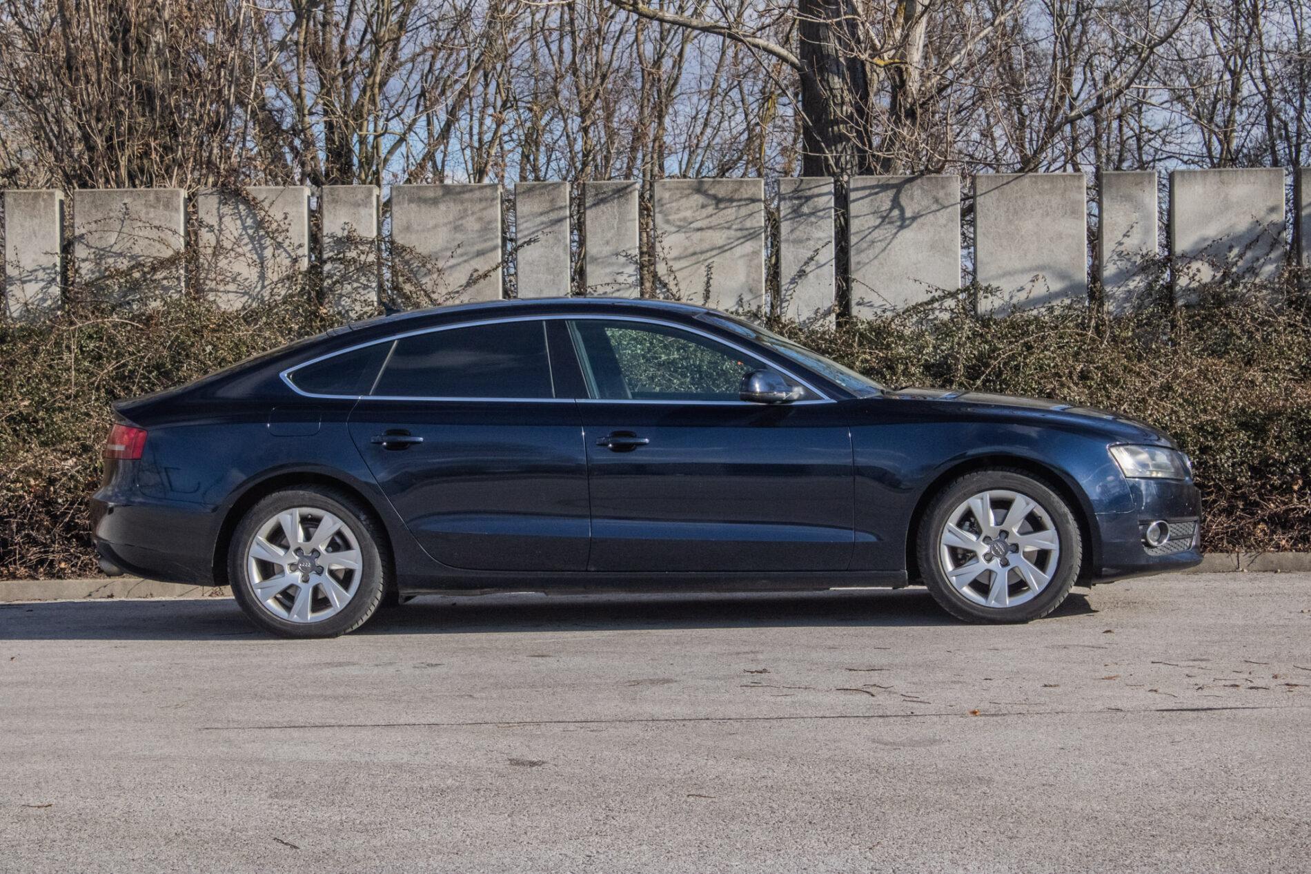 2012 AUDI A5, modrá sedan, 285 521 km
