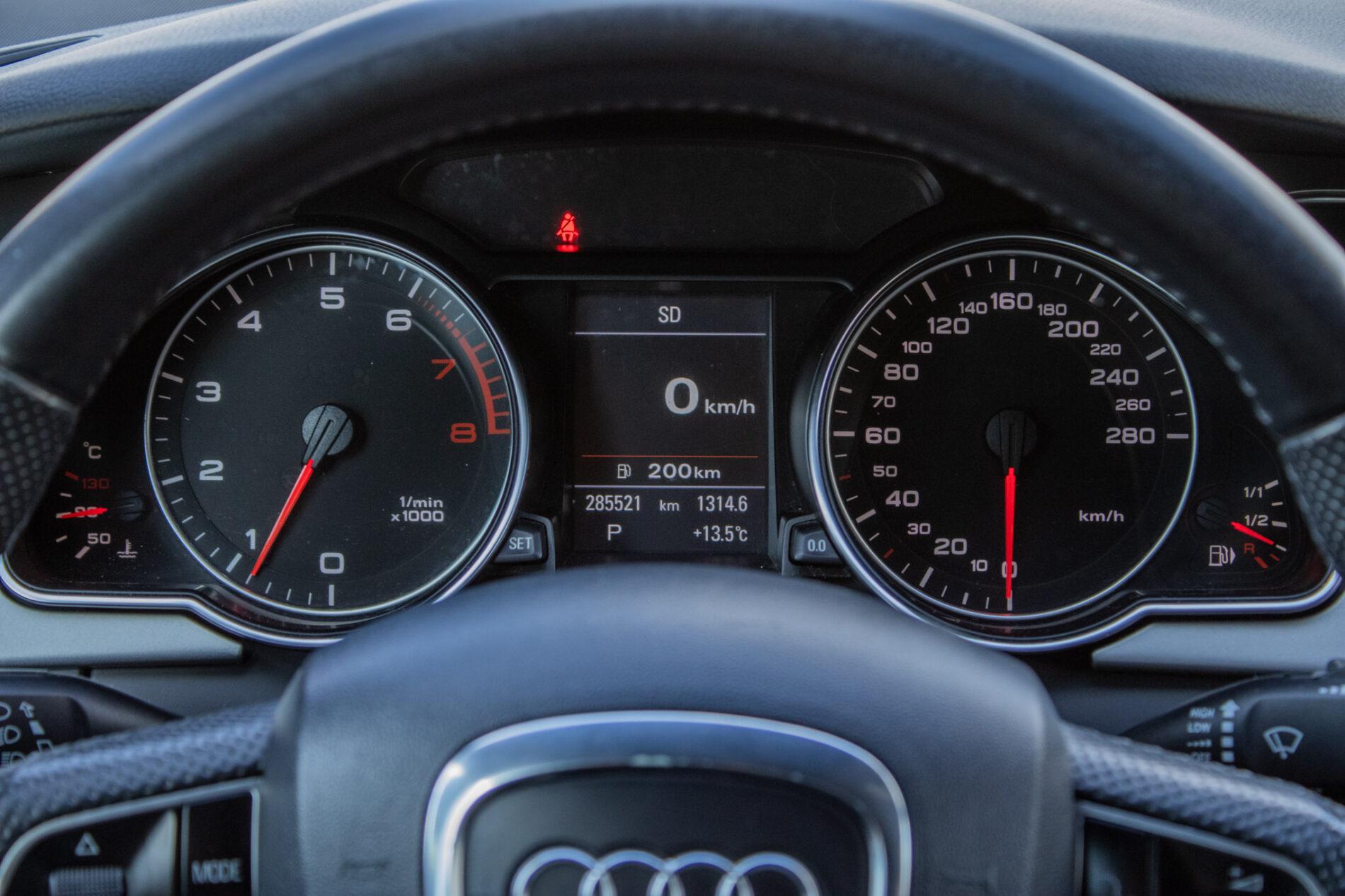 2012 AUDI A5, modrá sedan, 285 521 km