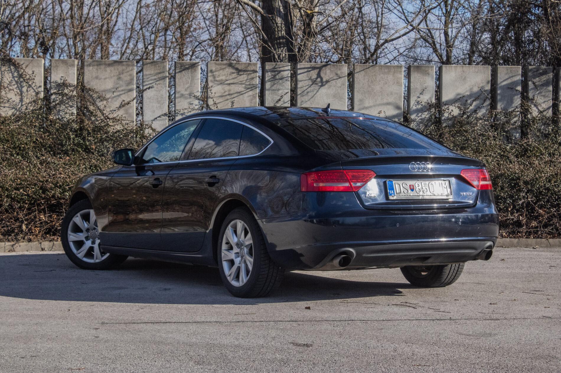 2012 AUDI A5, modrá sedan, 285 521 km