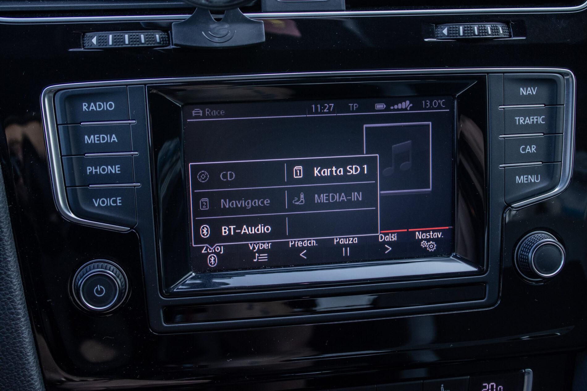 2015 Volkswagen Golf R, modrá hatchback, 136 476 km