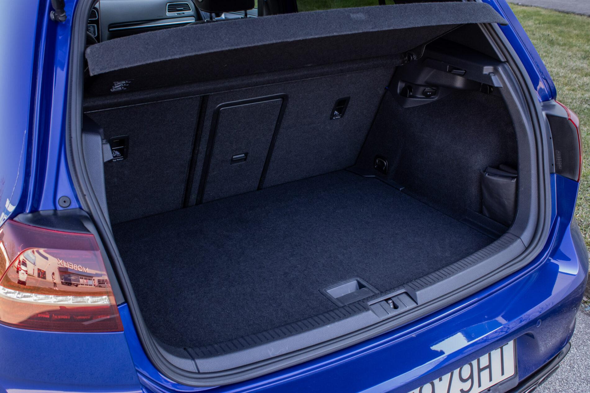 2015 Volkswagen Golf R, modrá hatchback, 136 476 km