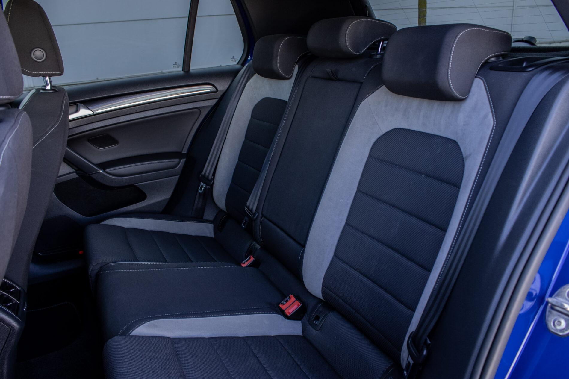 2015 Volkswagen Golf R, modrá hatchback, 136 476 km