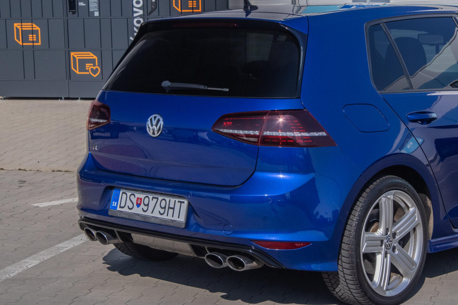 2015 Volkswagen Golf R, modrá hatchback, 136 476 km