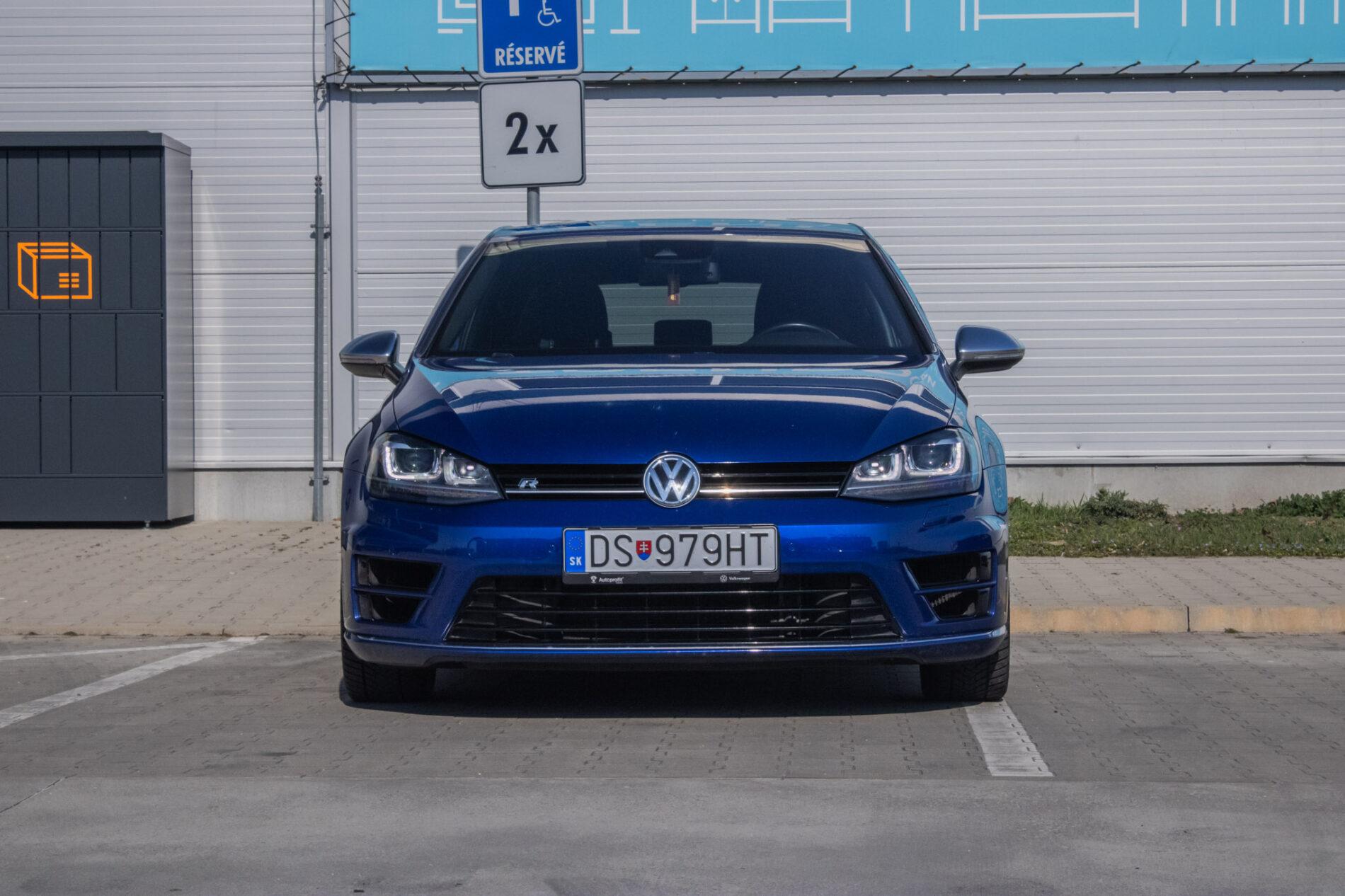 2015 Volkswagen Golf R, modrá hatchback, 136 476 km