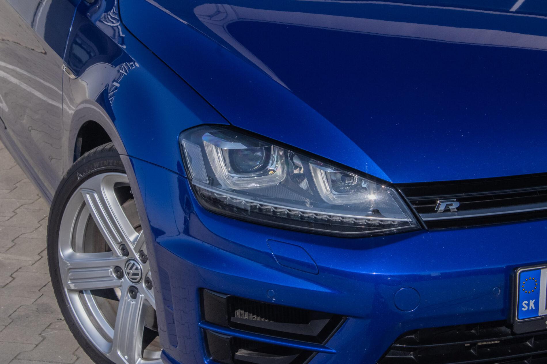 2015 Volkswagen Golf R, modrá hatchback, 136 476 km
