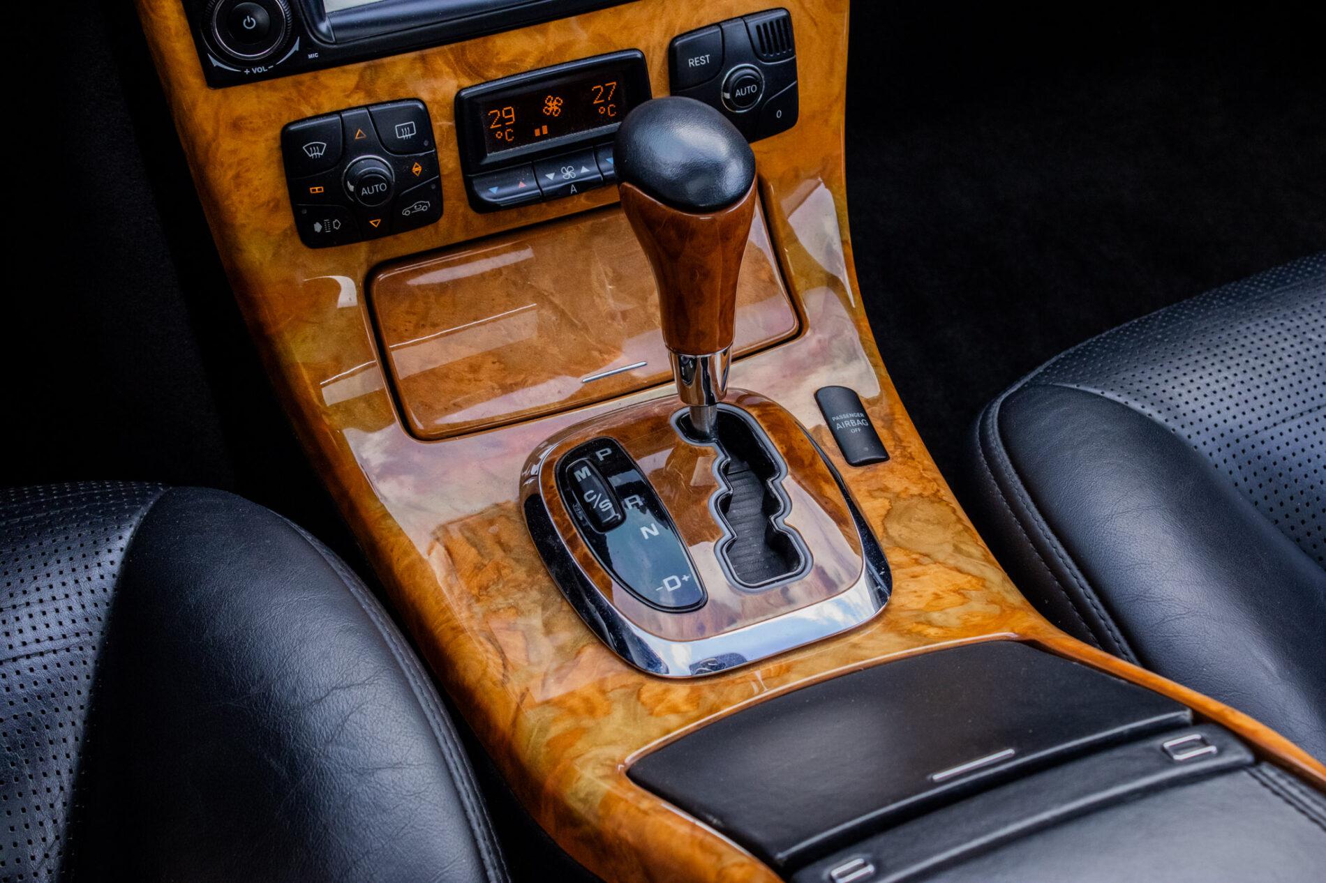 2002 Mercedes-Benz CL 55 AMG, fialová kupé, 127 625 km