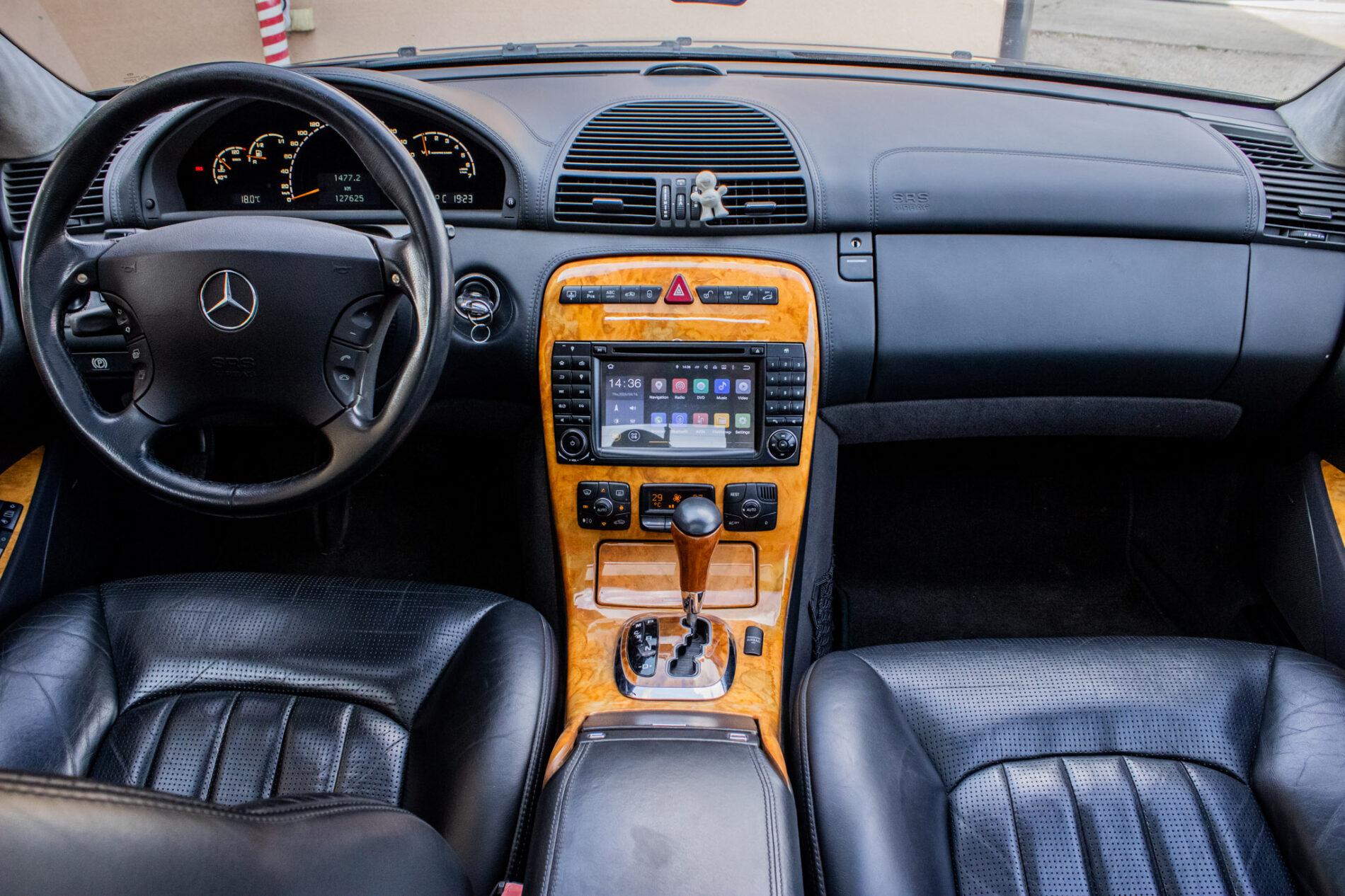 2002 Mercedes-Benz CL 55 AMG, fialová kupé, 127 625 km