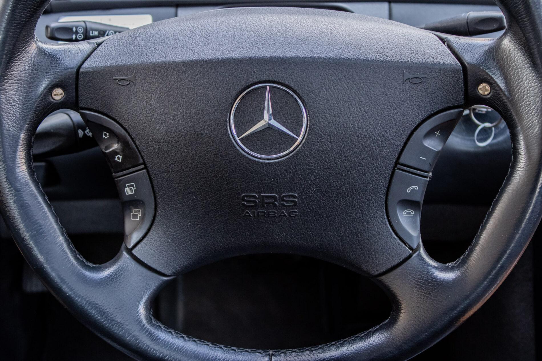 2002 Mercedes-Benz CL 55 AMG, fialová kupé, 127 625 km