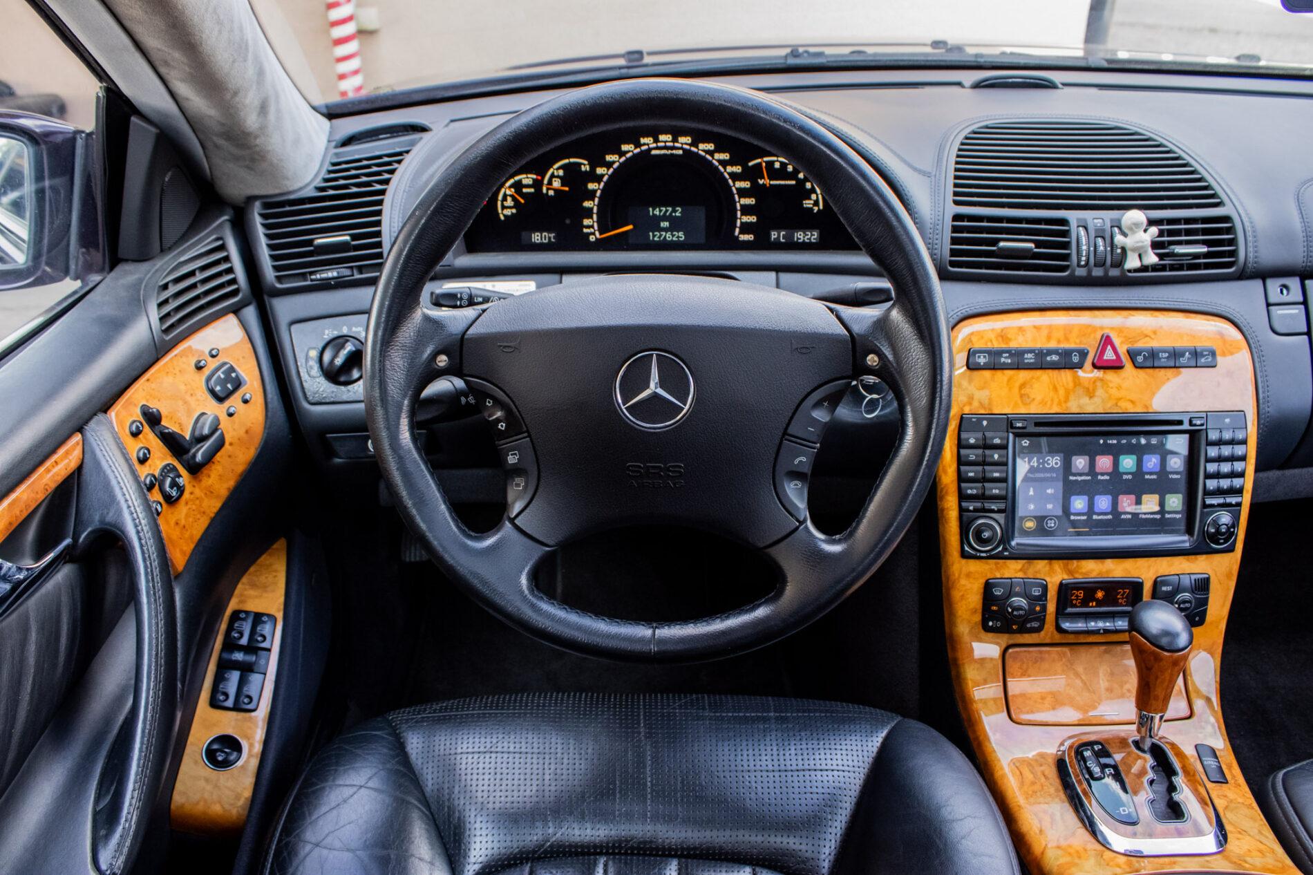 2002 Mercedes-Benz CL 55 AMG, fialová kupé, 127 625 km