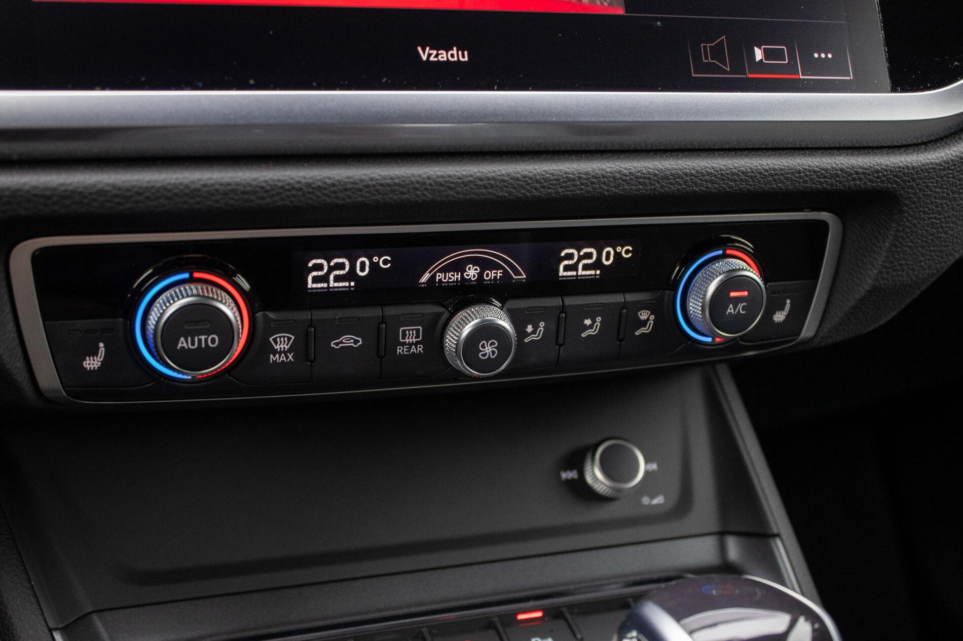2022 AUDI RSQ3, červená suv, 26 664 km