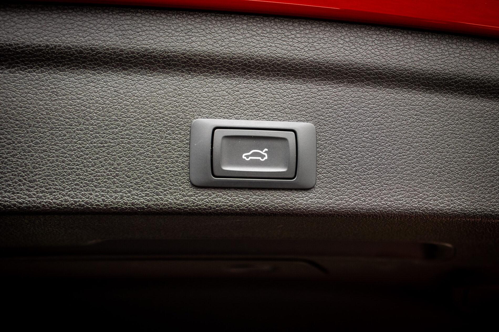 2022 AUDI RSQ3, červená suv, 26 664 km