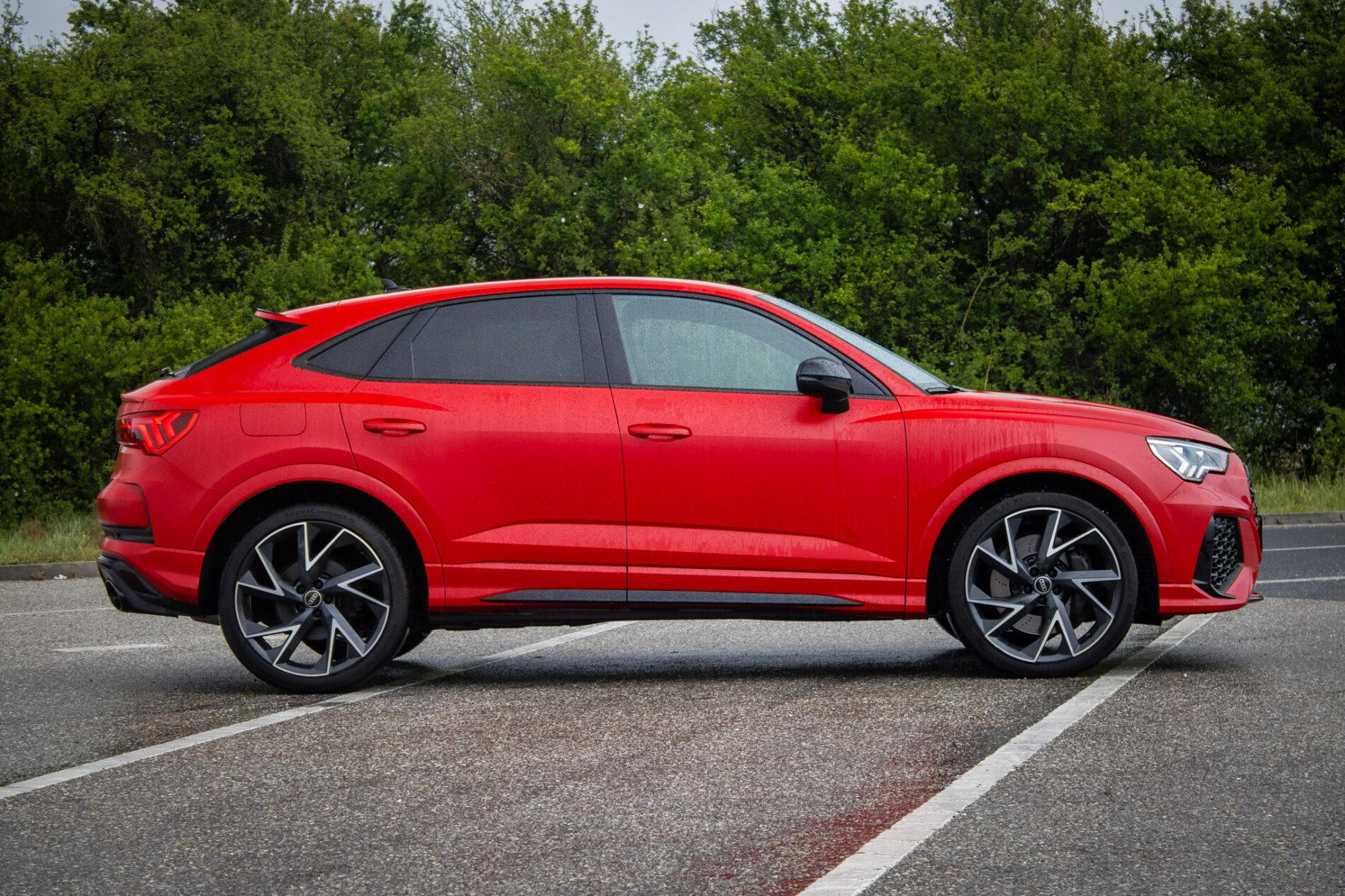 2022 AUDI RSQ3, červená suv, 26 664 km