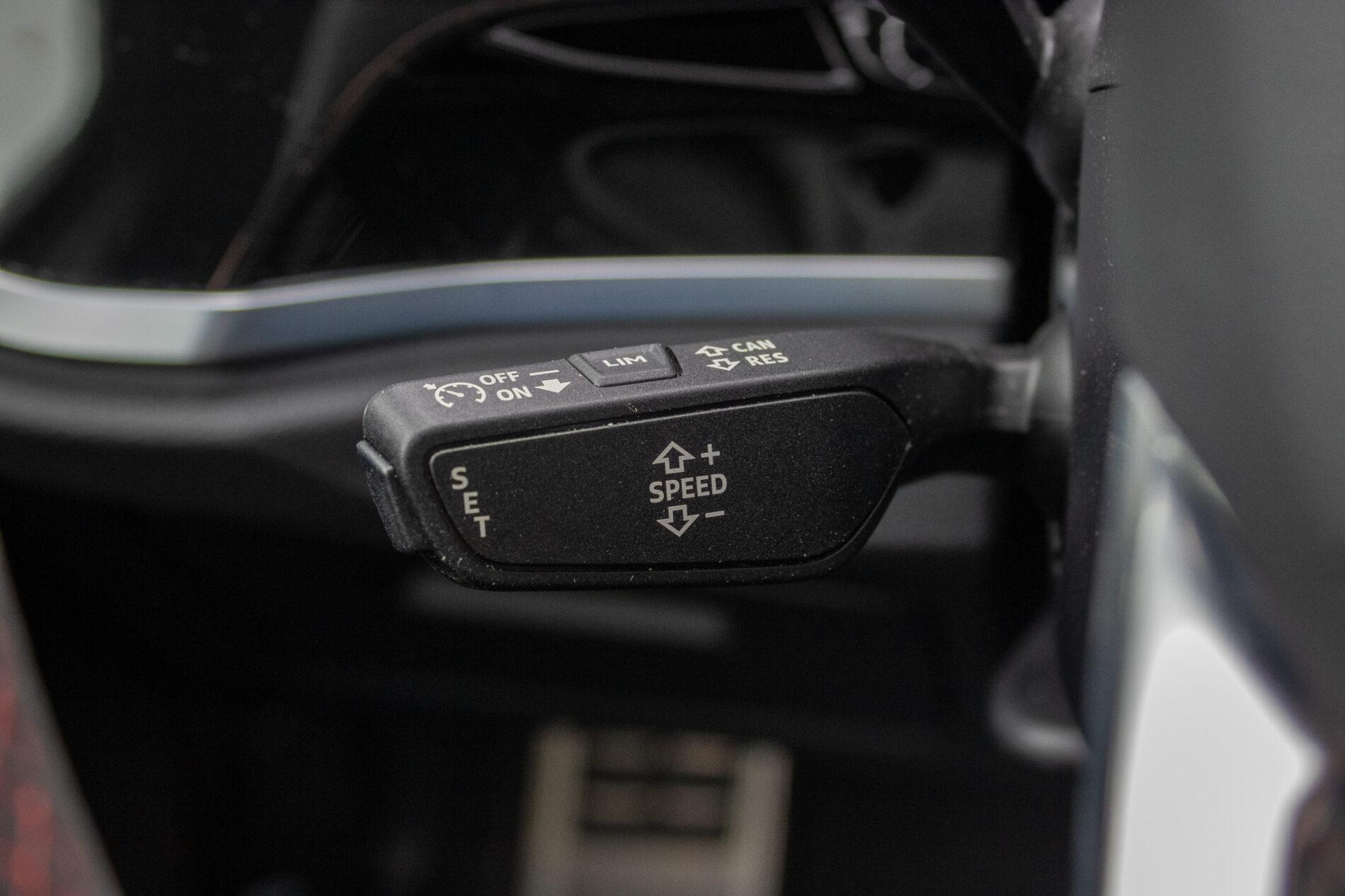 2022 AUDI RSQ3, červená suv, 26 664 km