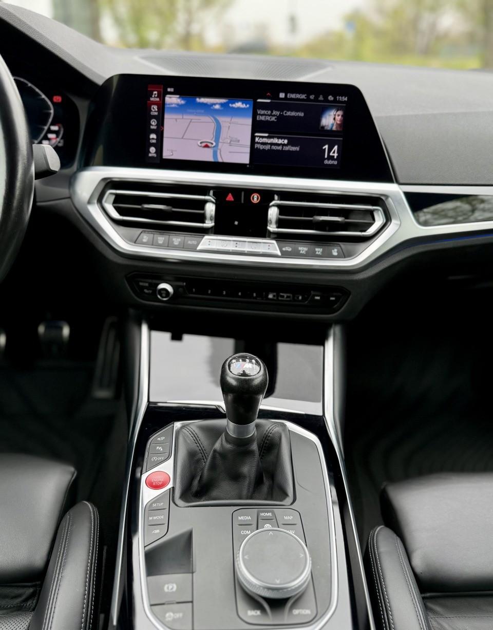 2021 BMW M4, tmavě zelená kupé, 50 600 km
