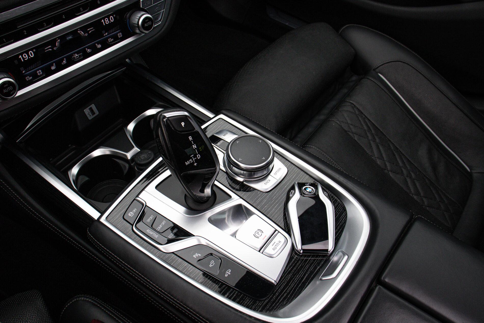 2017 BMW 740d, černá sedan, 160 013 km