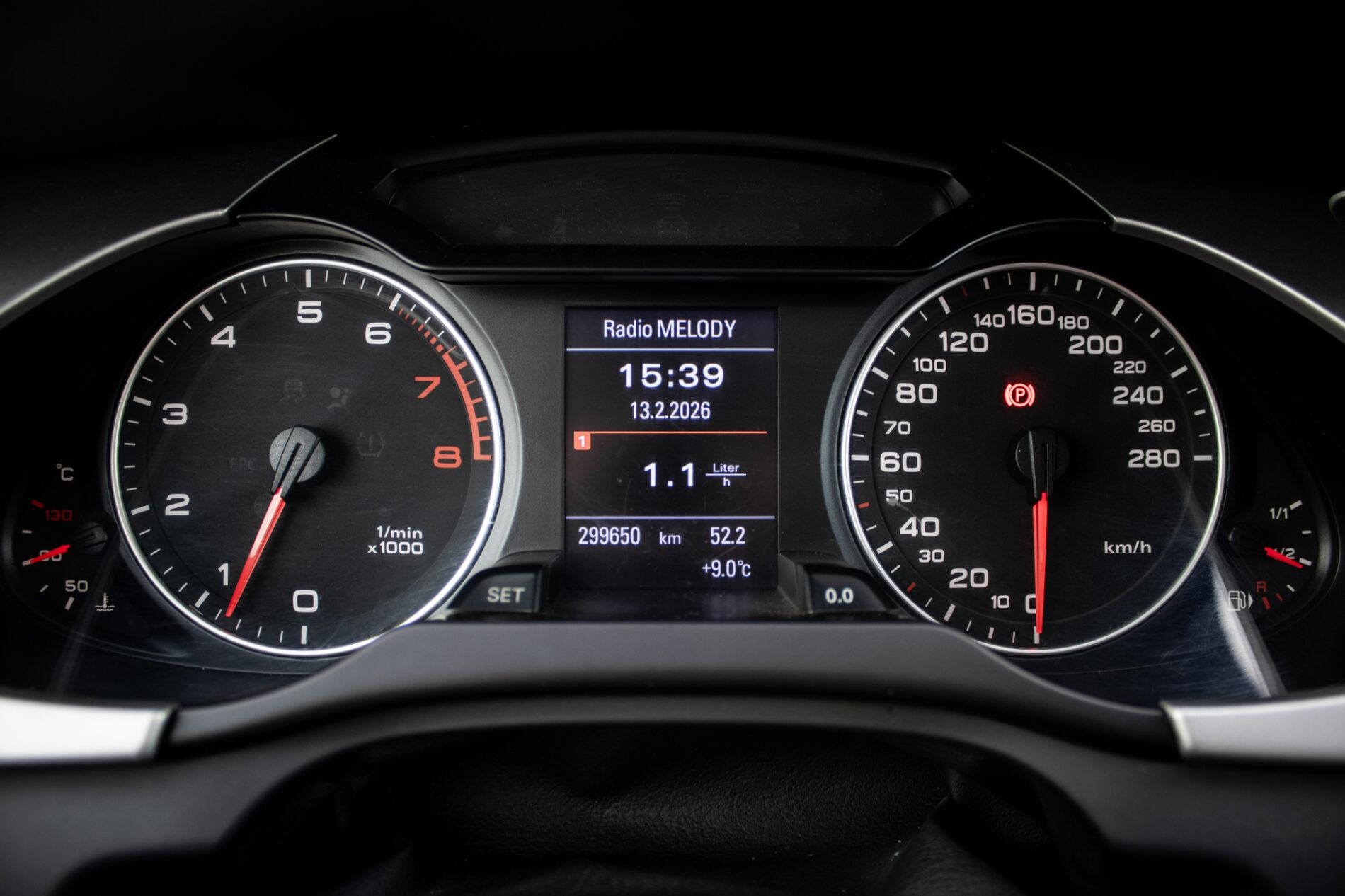 2008 AUDI A4, černá sedan, 299 650 km