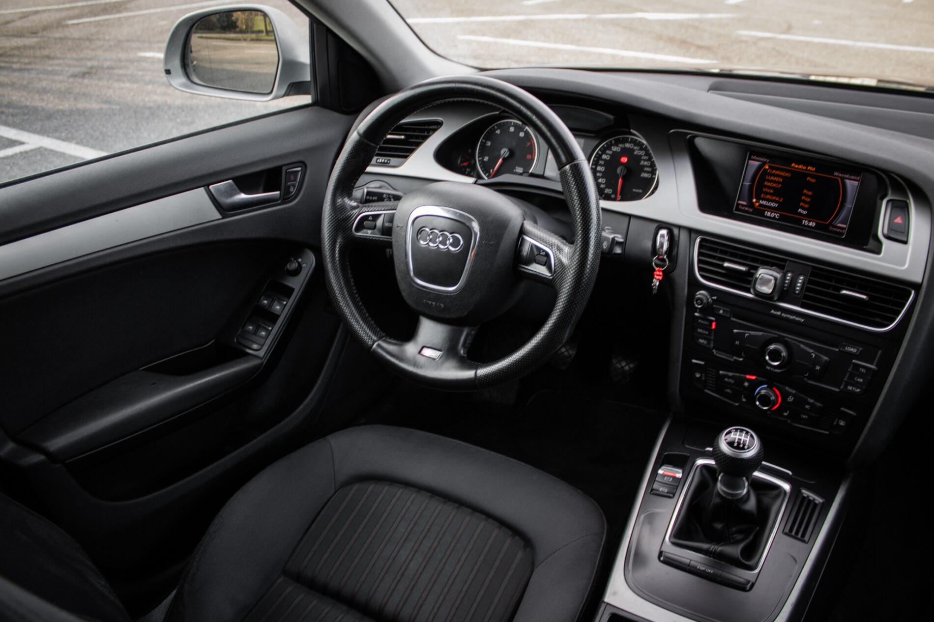 2008 AUDI A4, černá sedan, 299 650 km