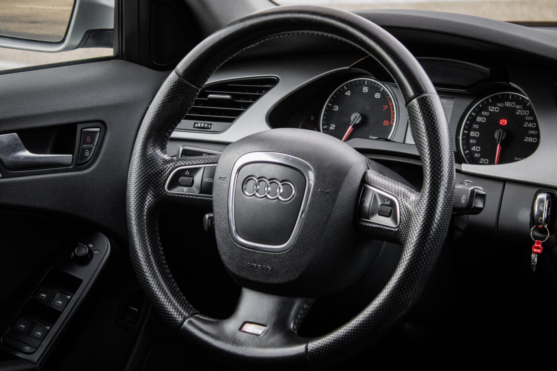 2008 AUDI A4, černá sedan, 299 650 km