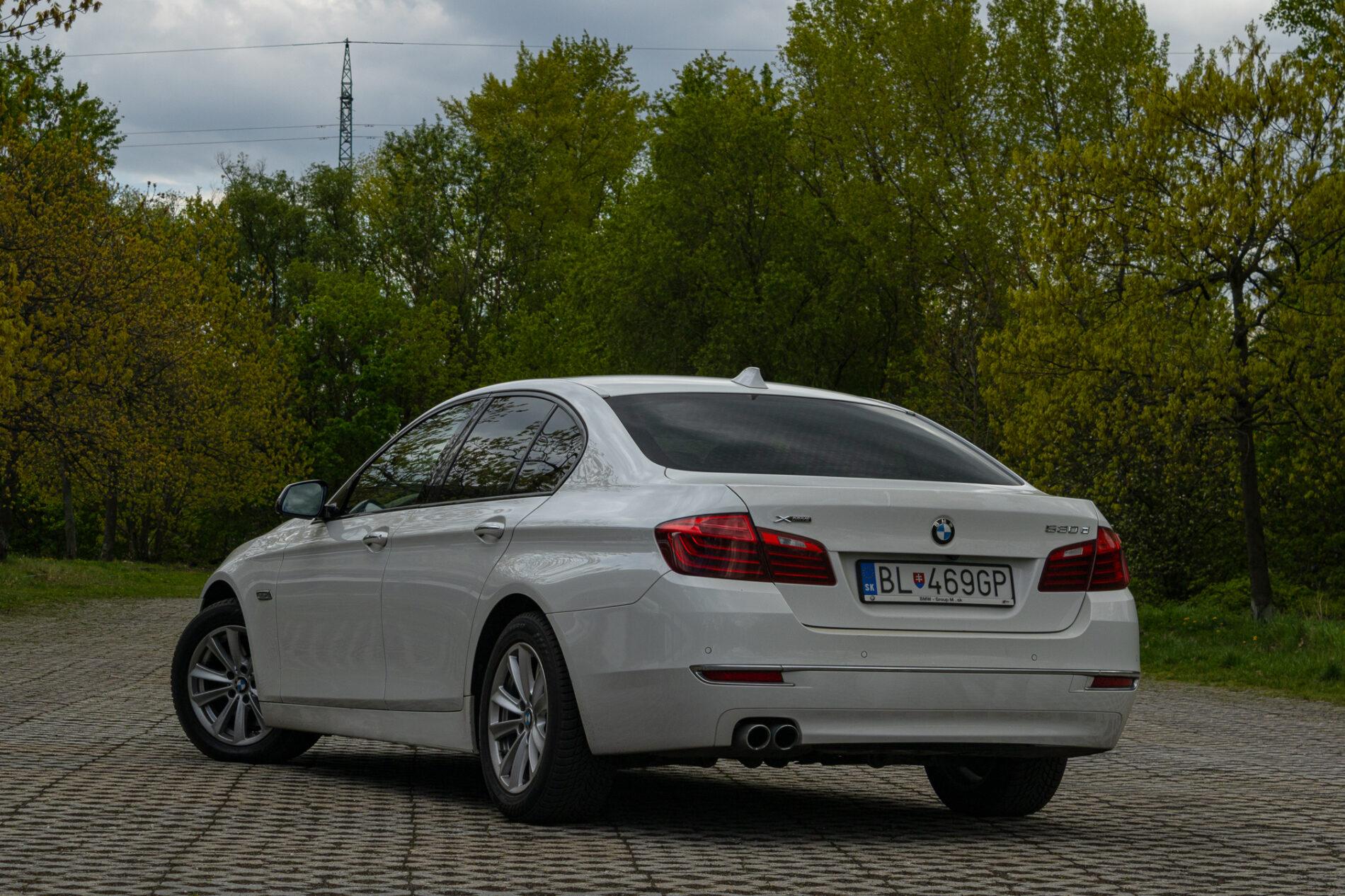 2013 BMW 530d, bílá sedan, 300 588 km