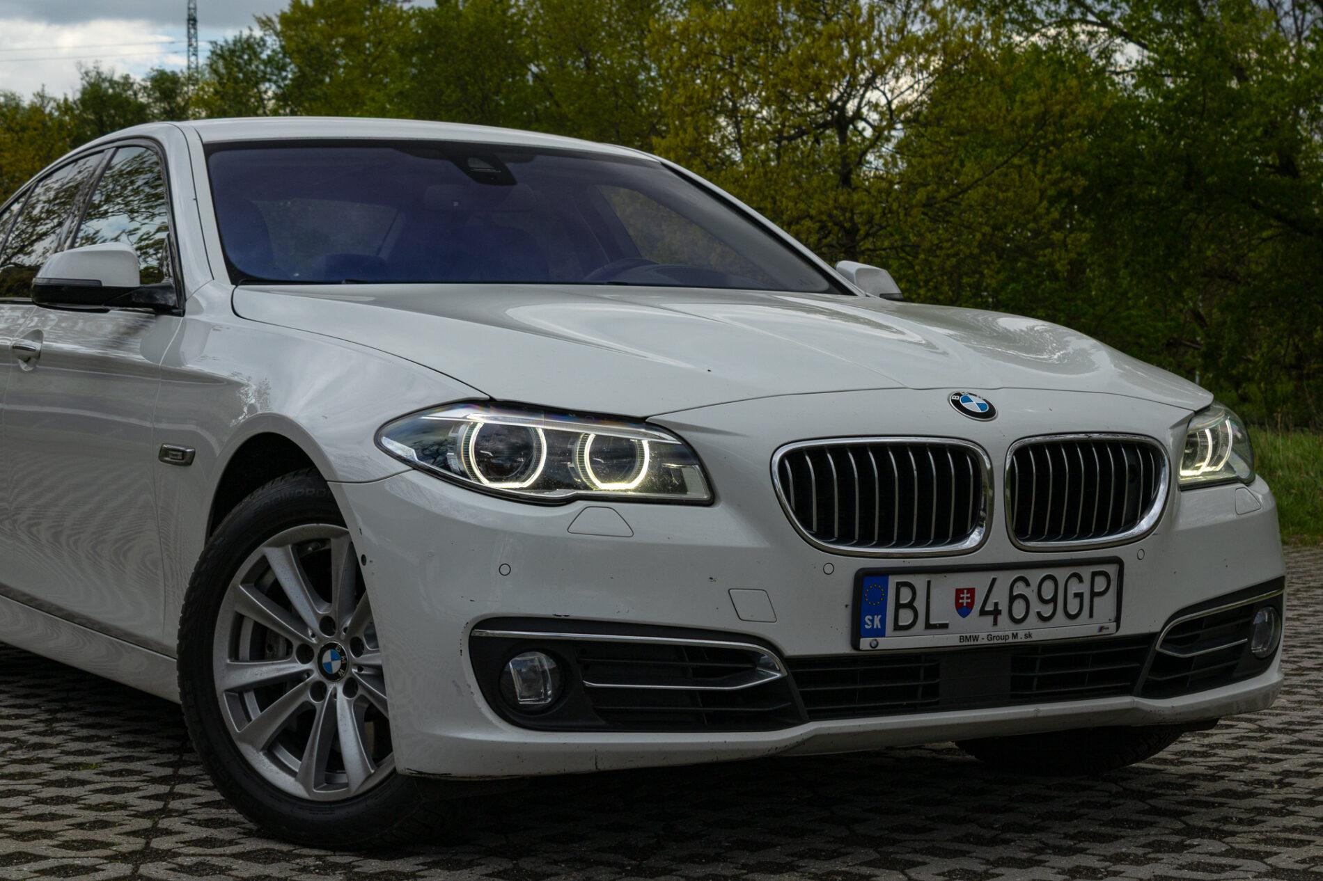2013 BMW 530d, bílá sedan, 300 588 km