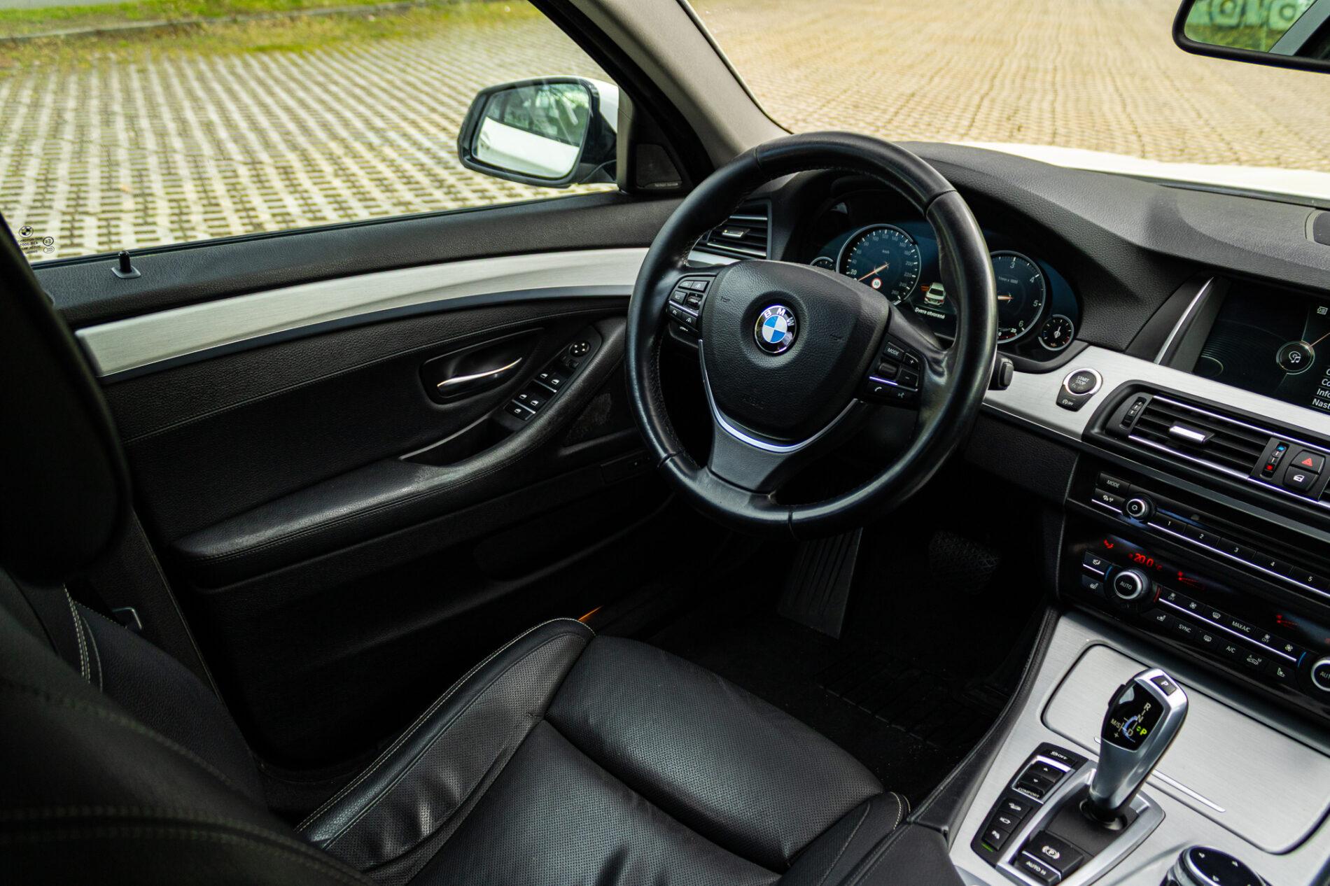 2013 BMW 530d, bílá sedan, 300 588 km