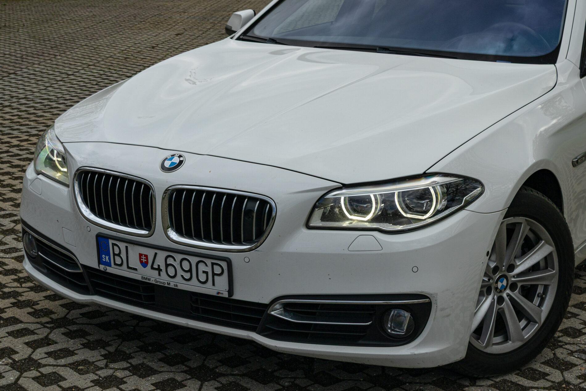 2013 BMW 530d, bílá sedan, 300 588 km