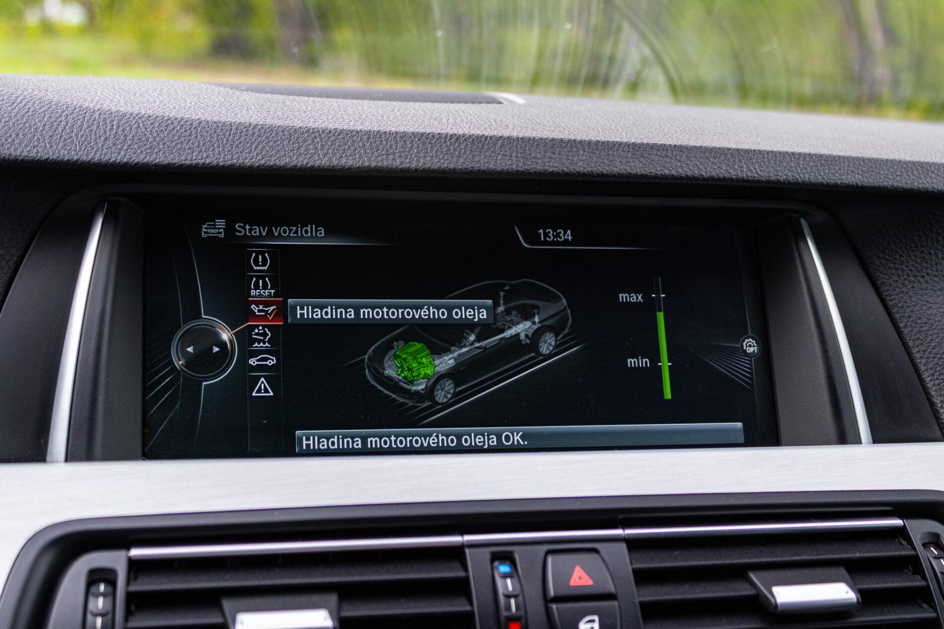 2013 BMW 530d, bílá sedan, 300 588 km