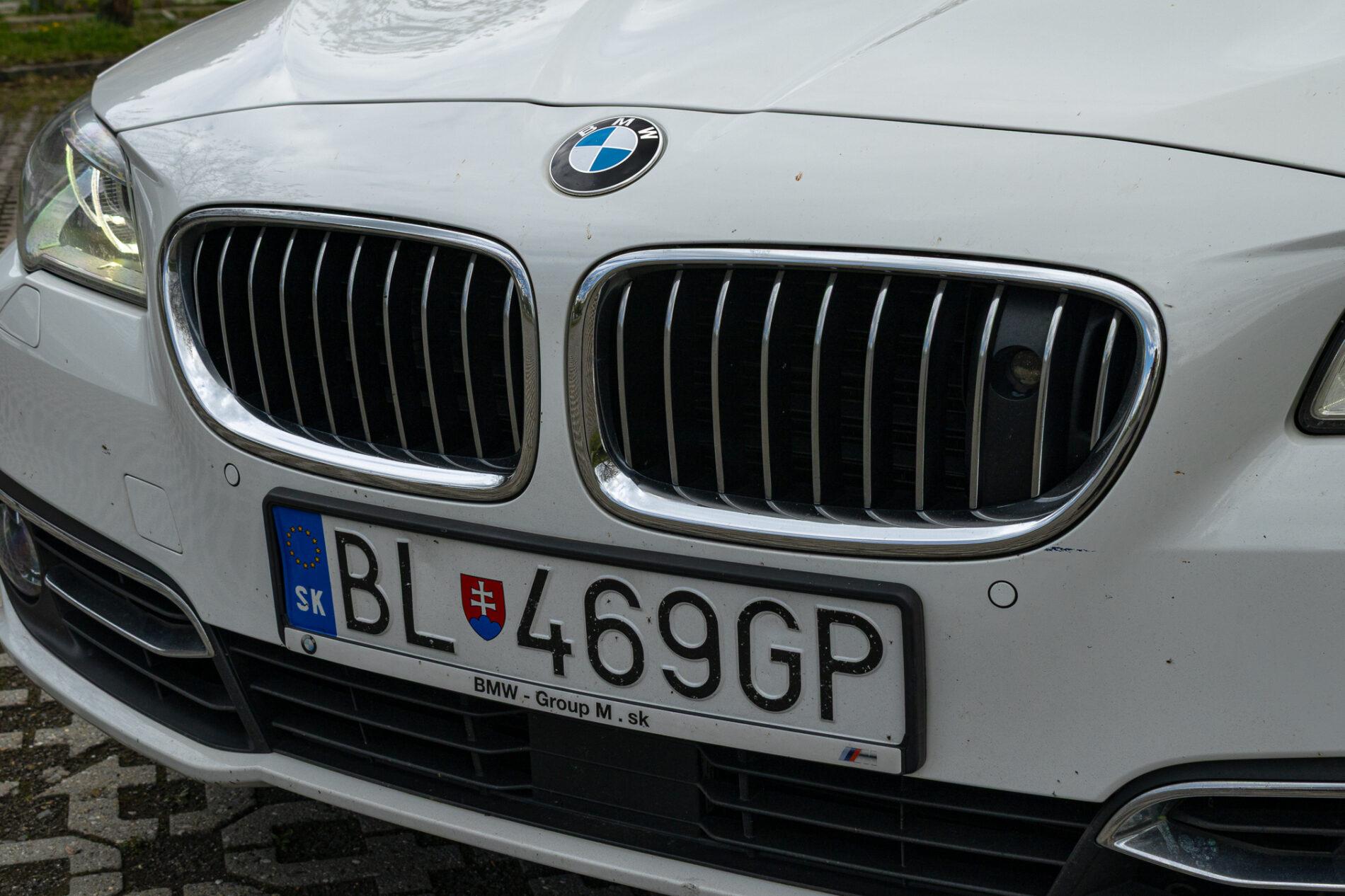 2013 BMW 530d, bílá sedan, 300 588 km