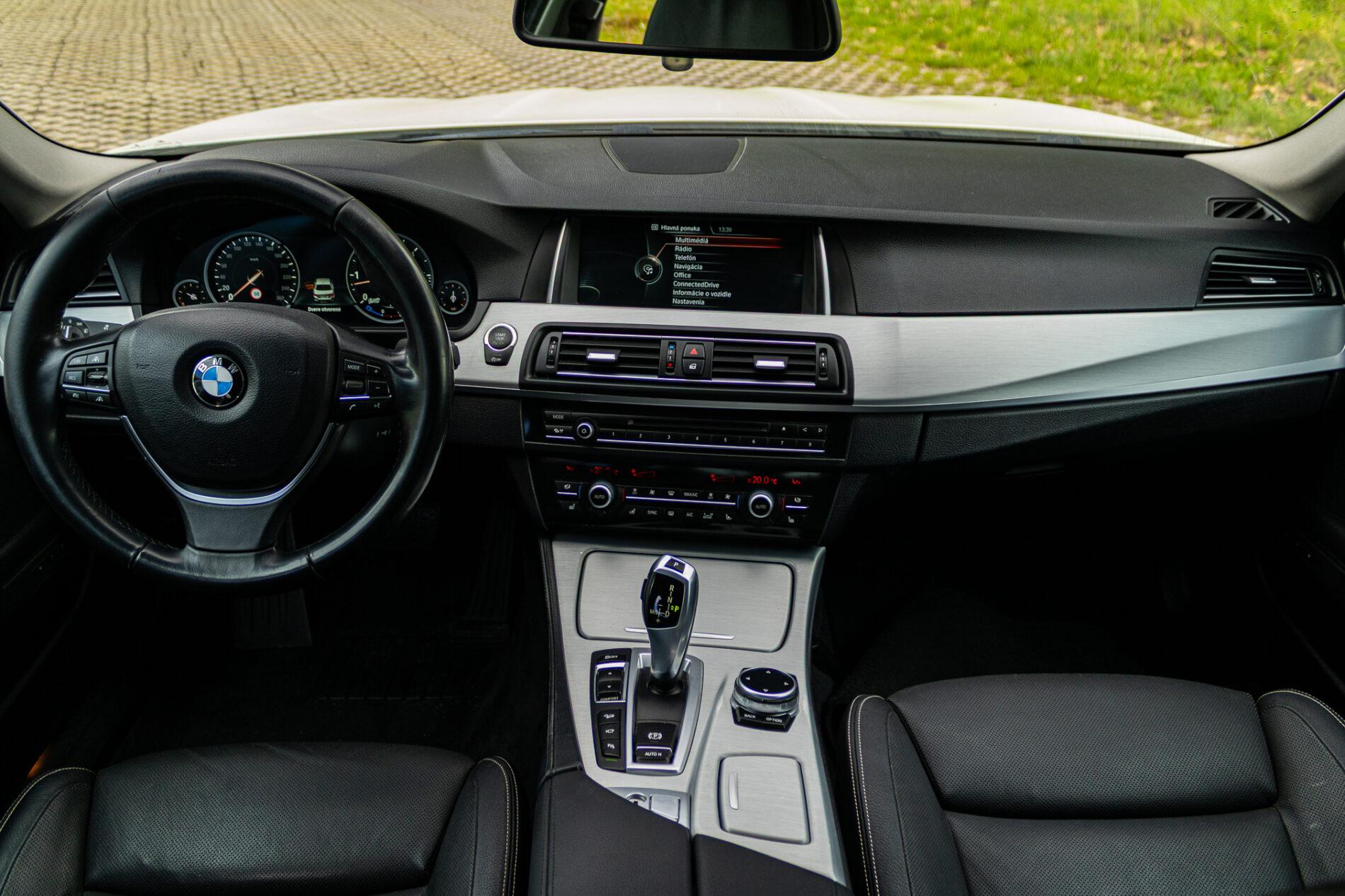 2013 BMW 530d, bílá sedan, 300 588 km