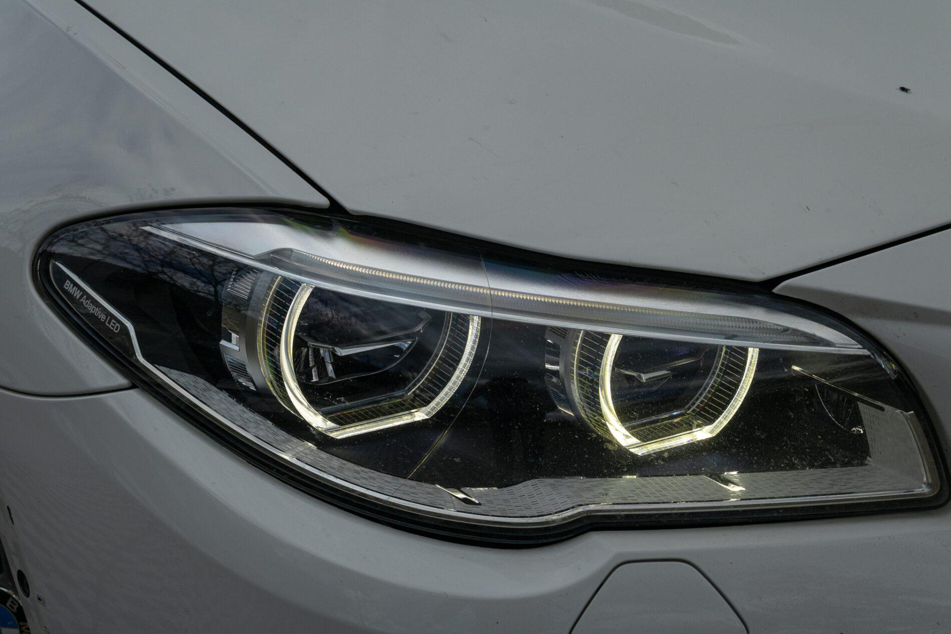 2013 BMW 530d, bílá sedan, 300 588 km
