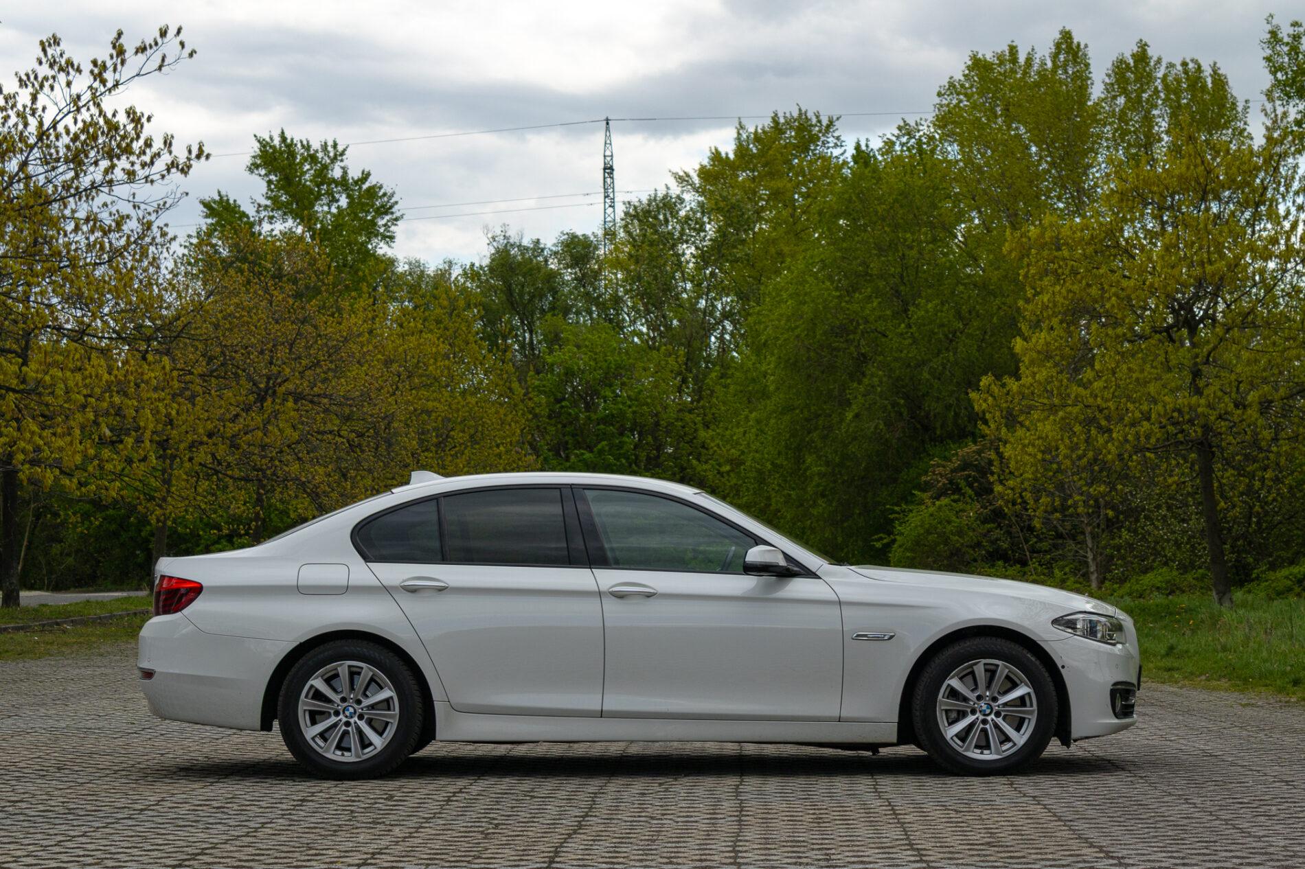 2013 BMW 530d, bílá sedan, 300 588 km