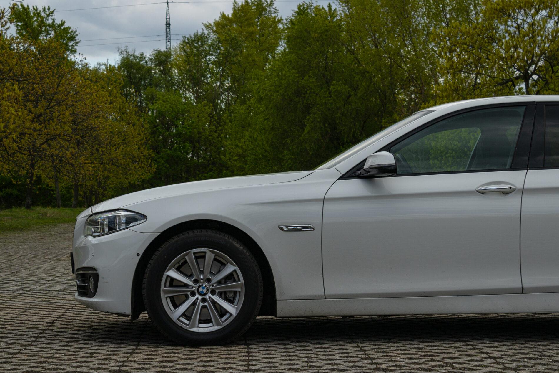 2013 BMW 530d, bílá sedan, 300 588 km