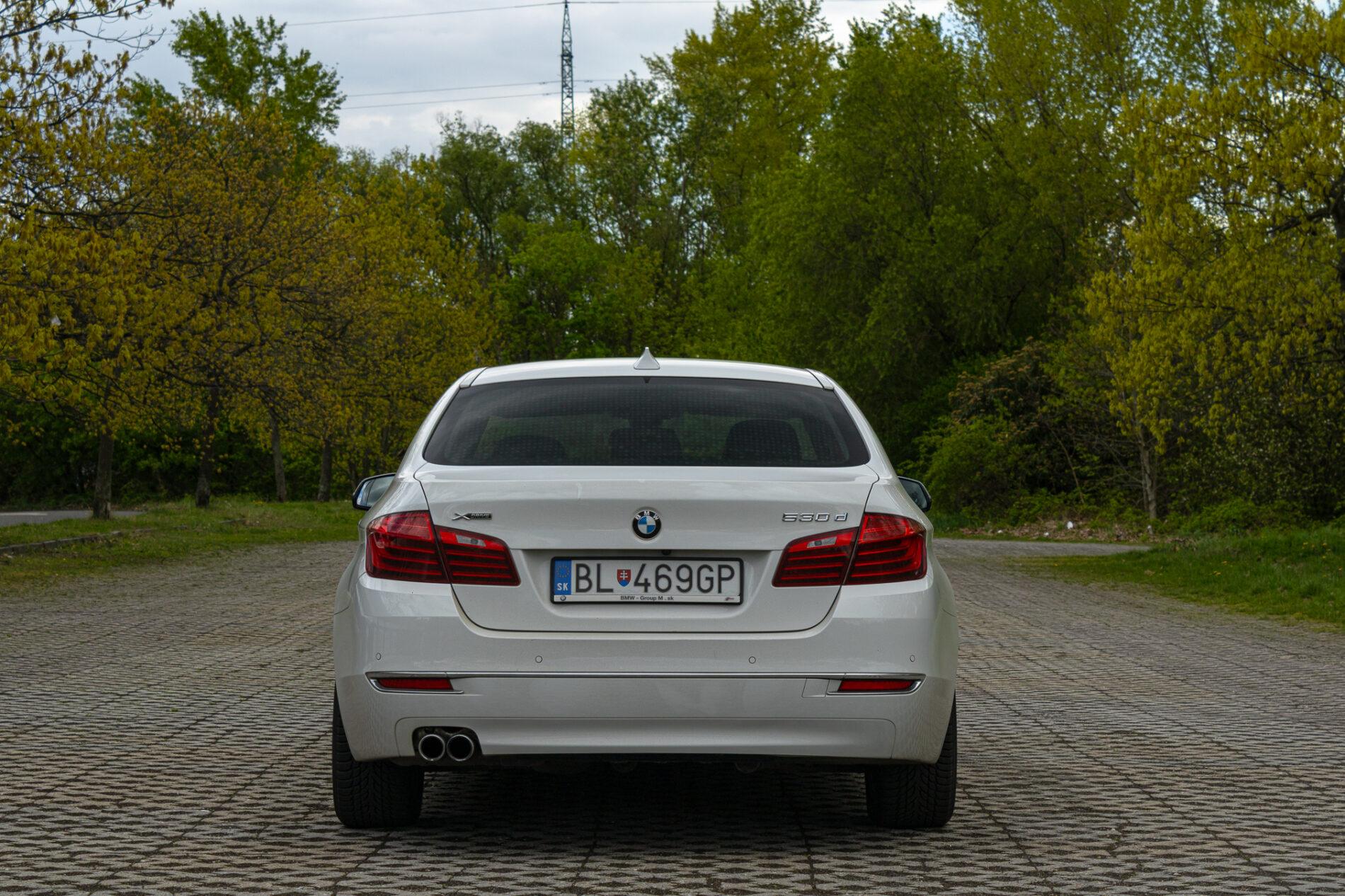 2013 BMW 530d, bílá sedan, 300 588 km