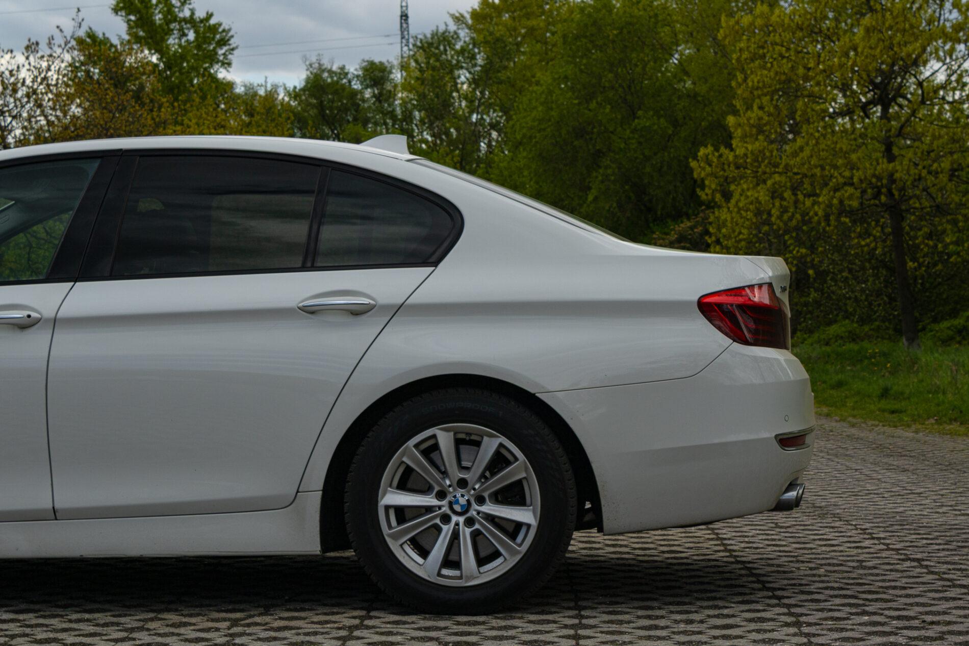 2013 BMW 530d, bílá sedan, 300 588 km