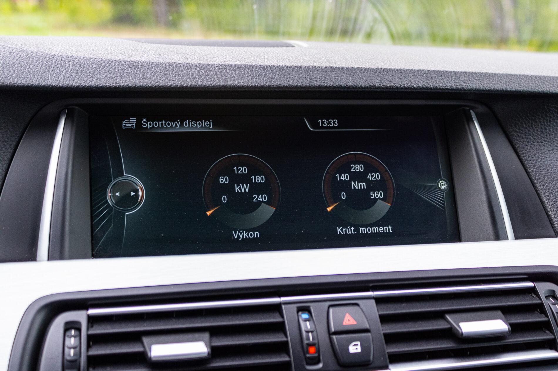 2013 BMW 530d, bílá sedan, 300 588 km