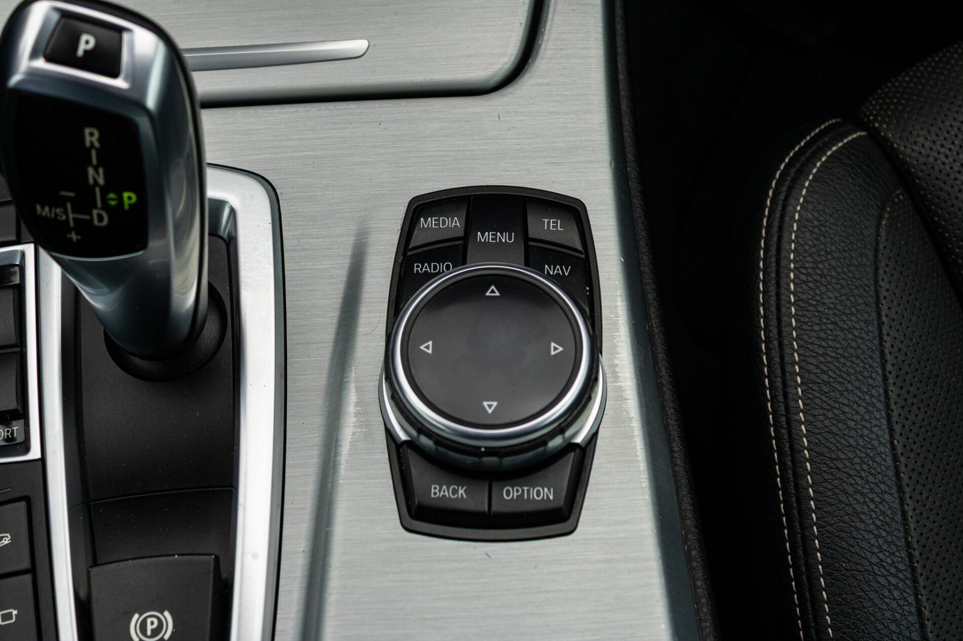 2013 BMW 530d, bílá sedan, 300 588 km