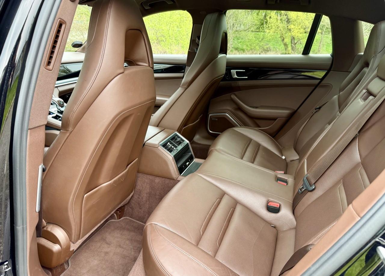 2018 Porsche Panamera 4S Sport Turismo, černá kombi, 106 000 km