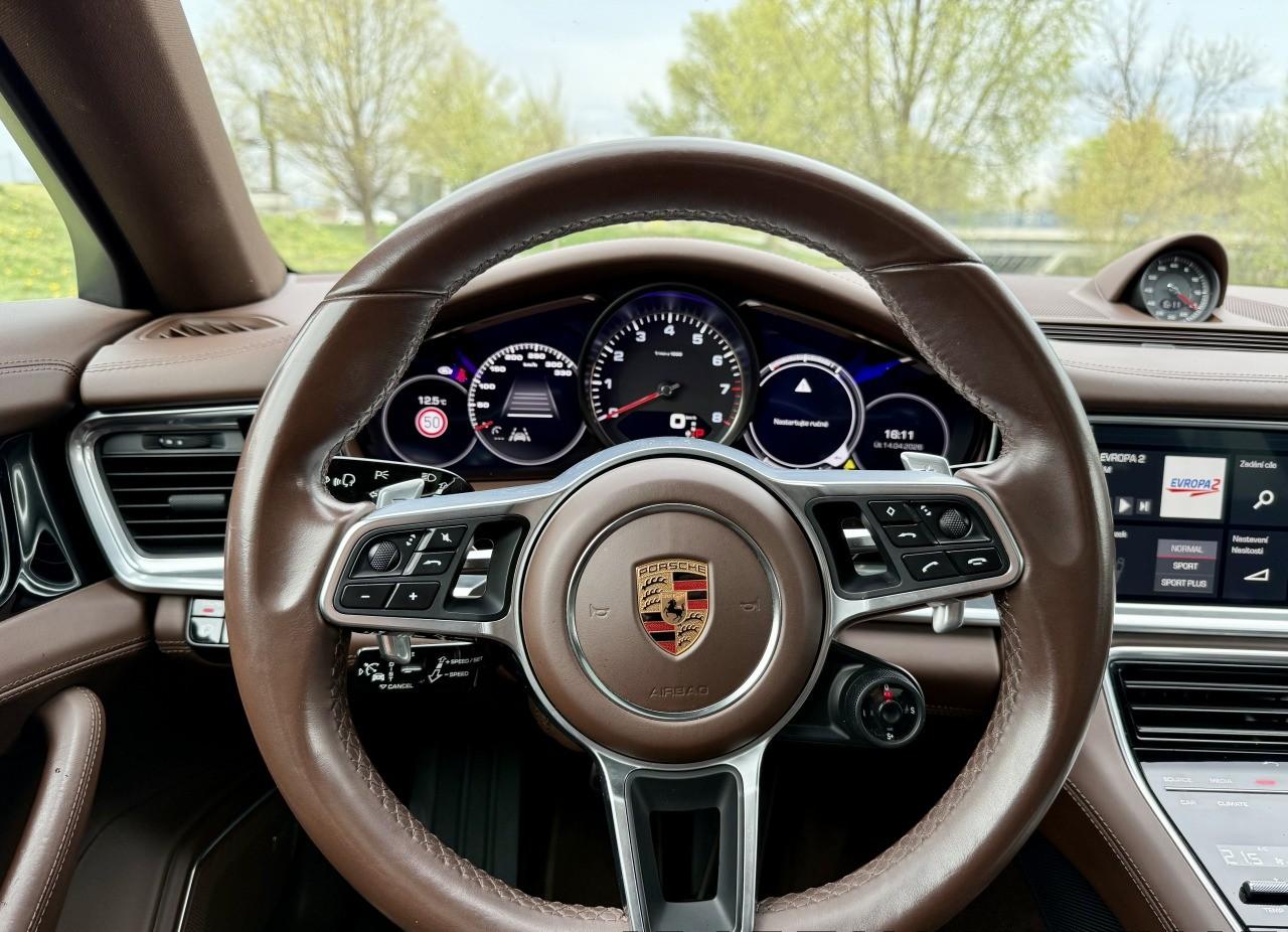2018 Porsche Panamera 4S Sport Turismo, černá kombi, 106 000 km