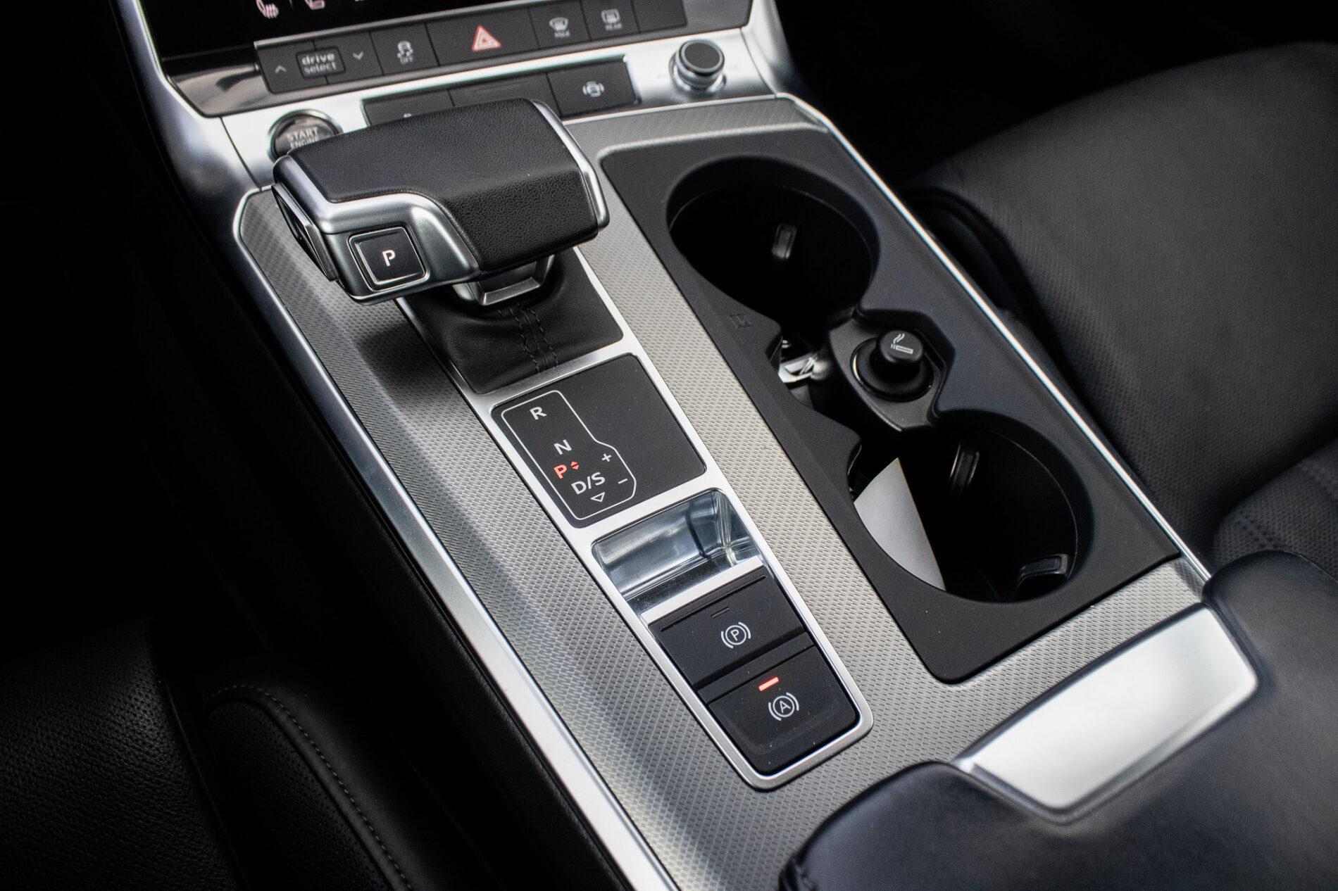 2023 AUDI A6, šedá sedan, 49 750 km