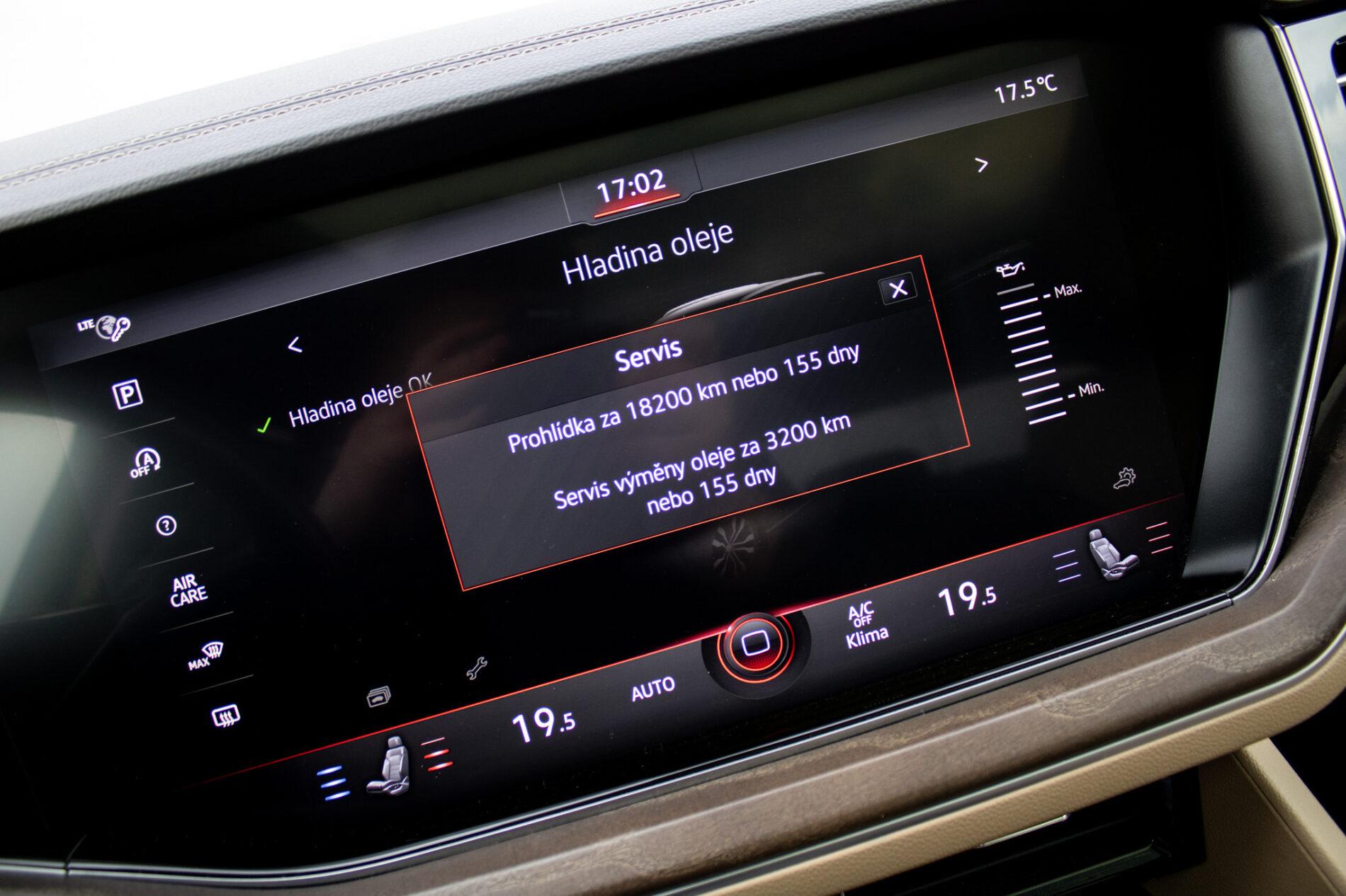 2019 Volkswagen Touareg, bílá suv, 136 410 km