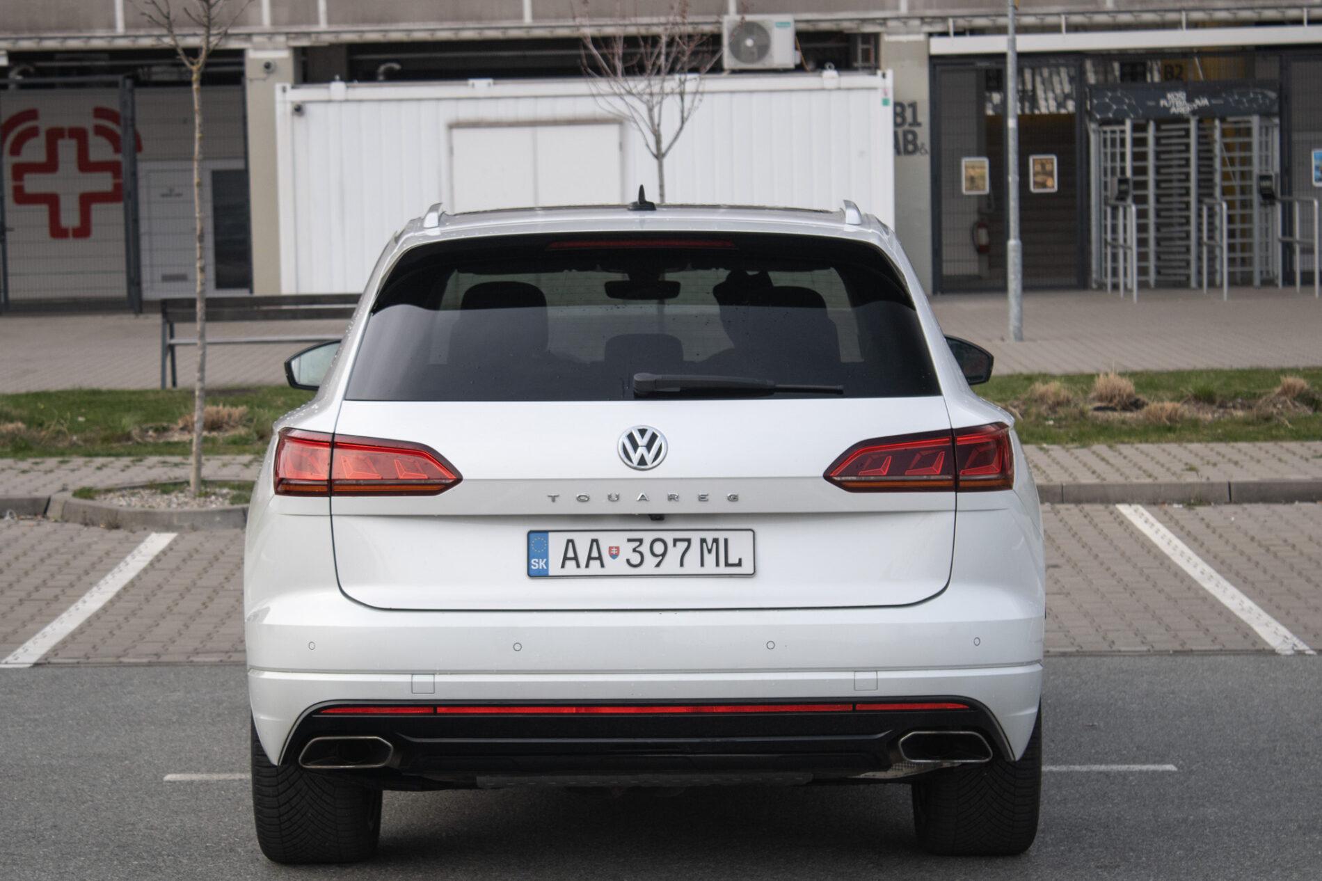 2019 Volkswagen Touareg, bílá suv, 136 410 km