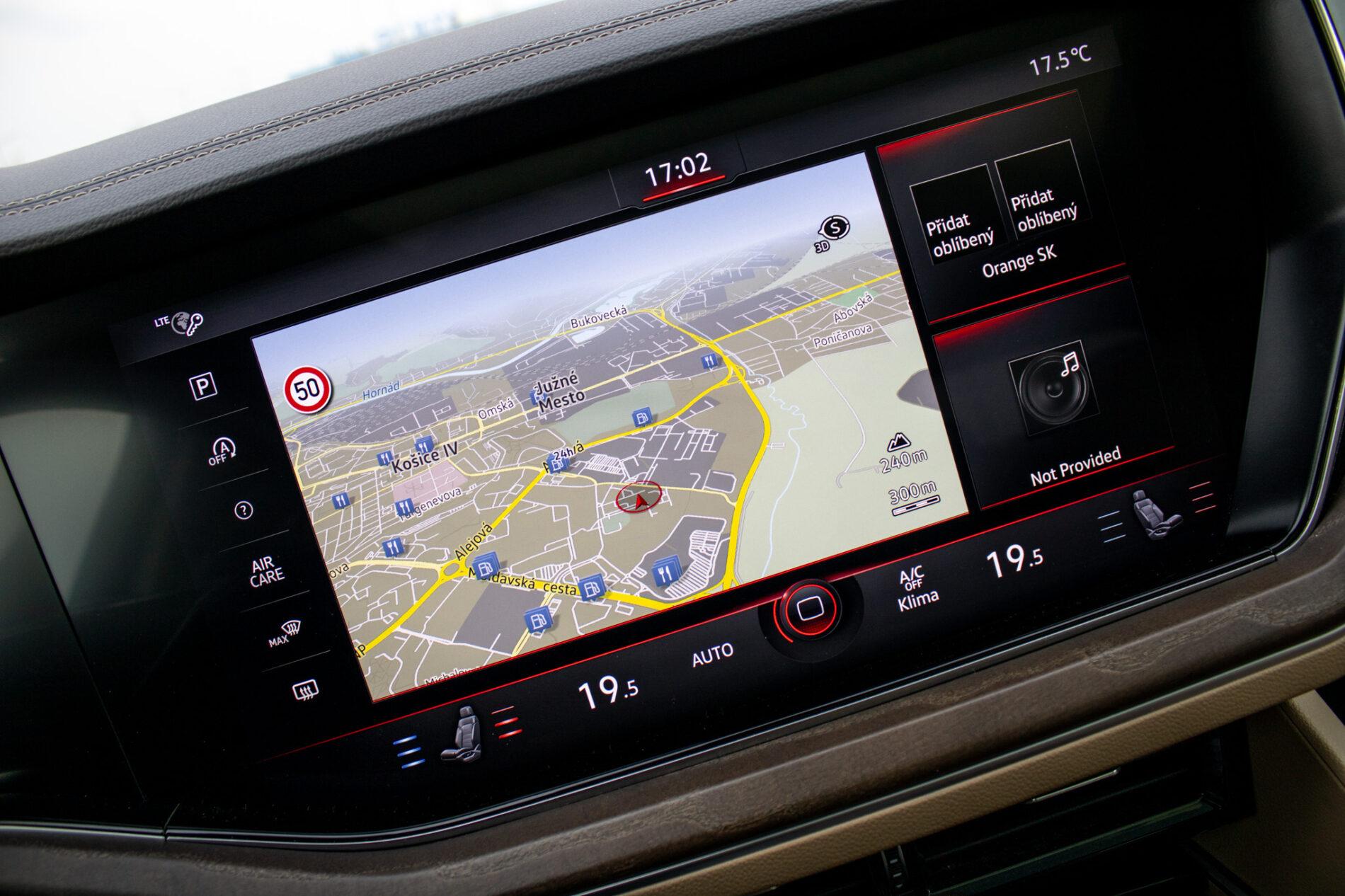 2019 Volkswagen Touareg, bílá suv, 136 410 km